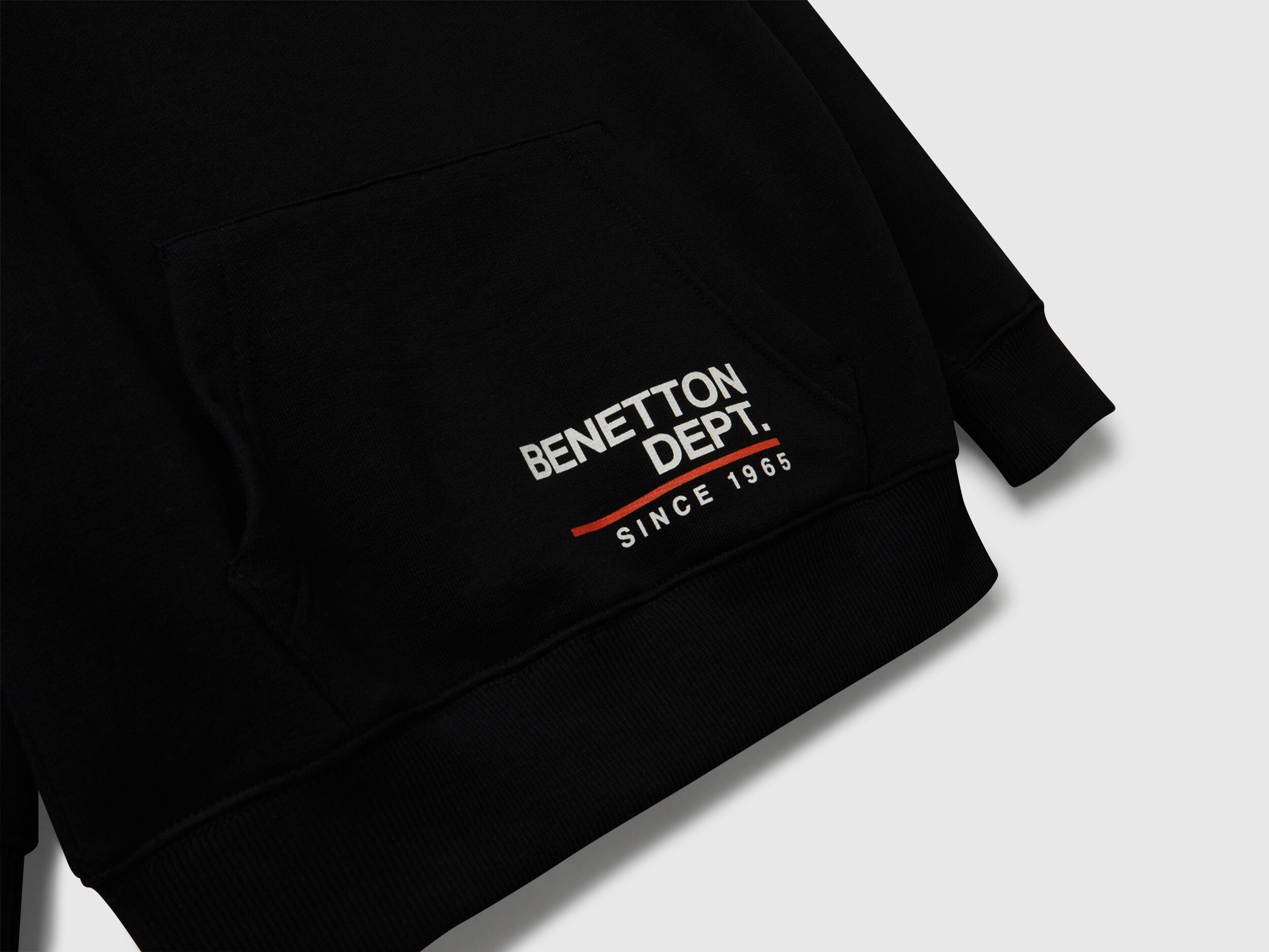 Benetton_Black_Hoodie in Cotton_3J68C204V_100_03