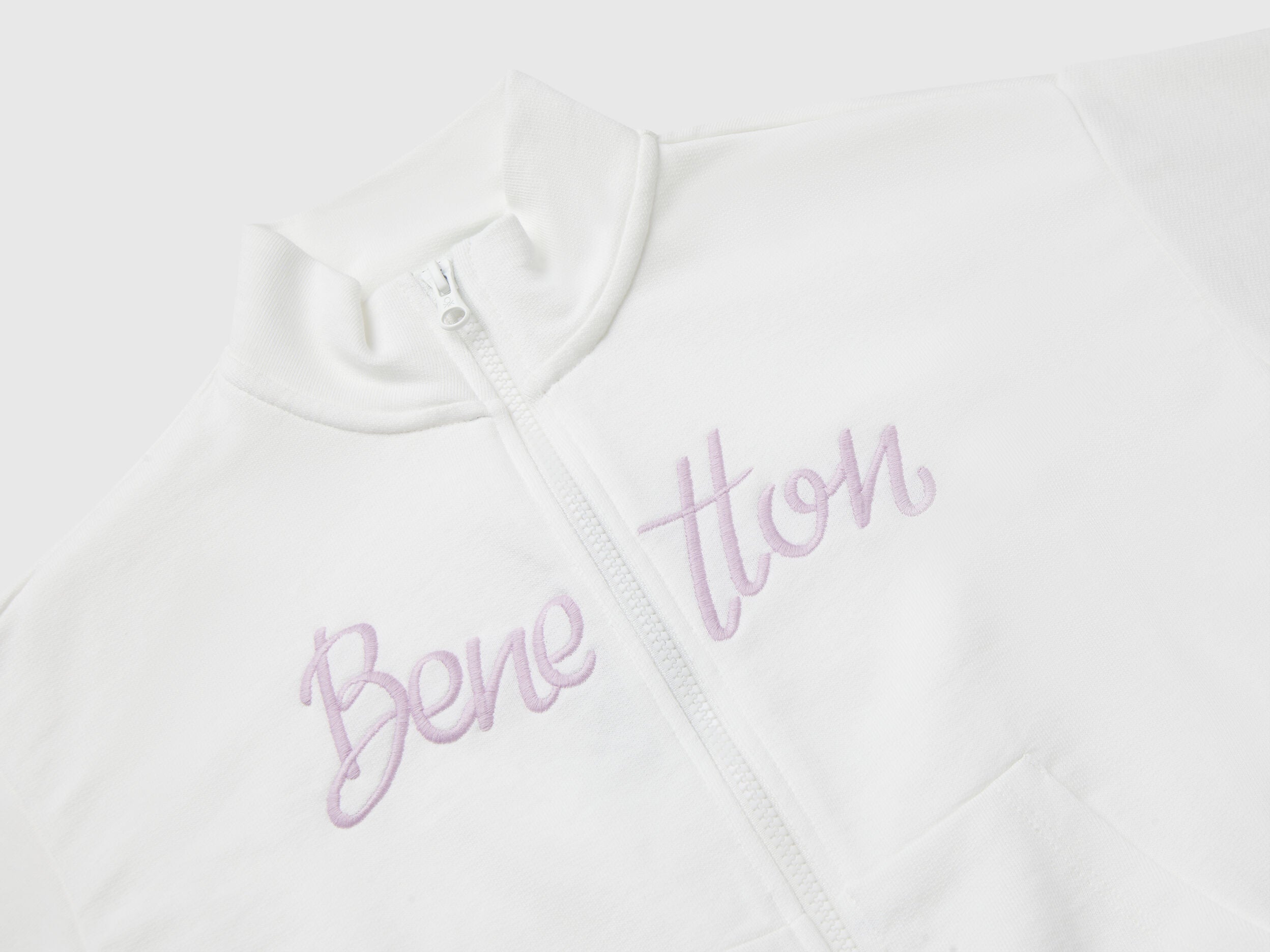 Benetton_White_Zip-Up Sweatshirt with Print_3J68C505D_074_03