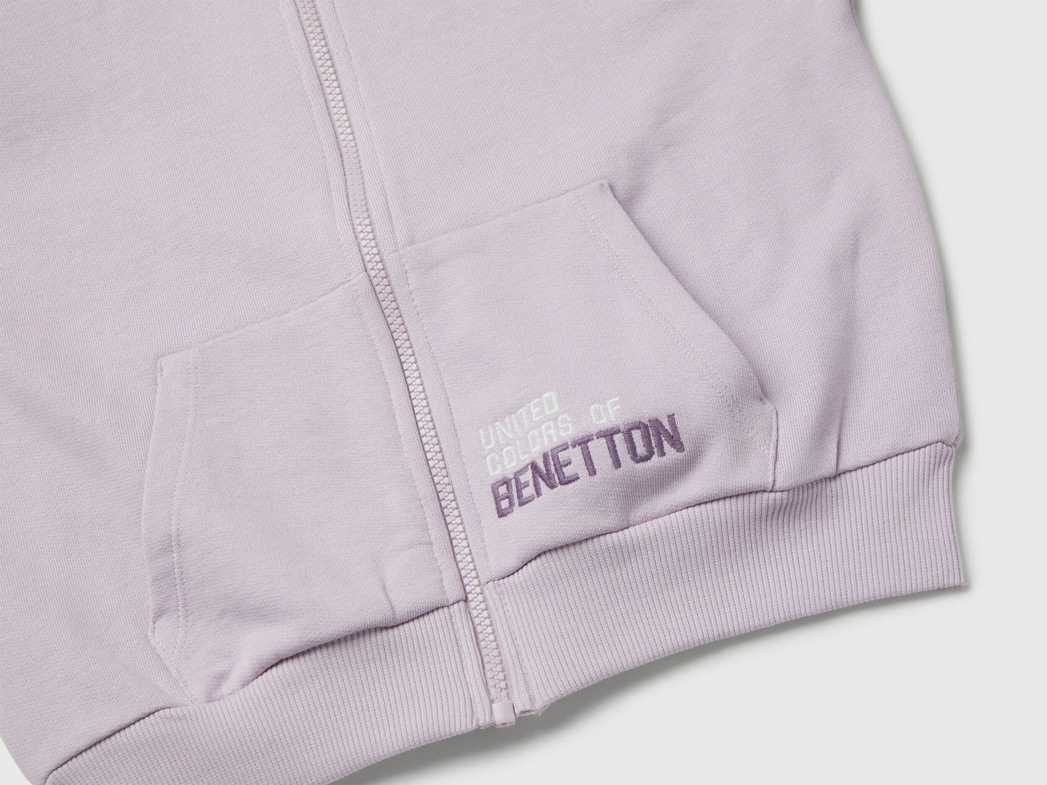 Benetton_Purple_Zip-Up Sweatshirt with Print_3J68C505D_0W1_02