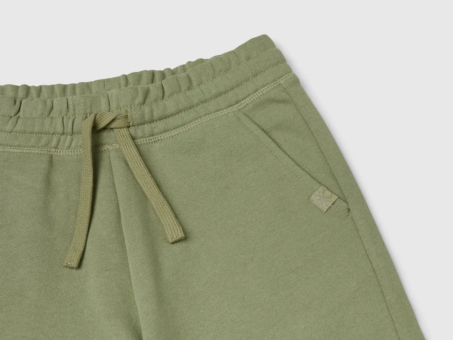 Benetton_Bermuda Shorts in Pure Cotton Fleece_3J68C901G_26K_03