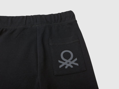 Benetton_Black_Sweatpants with Logo_3J68CF058_100_03