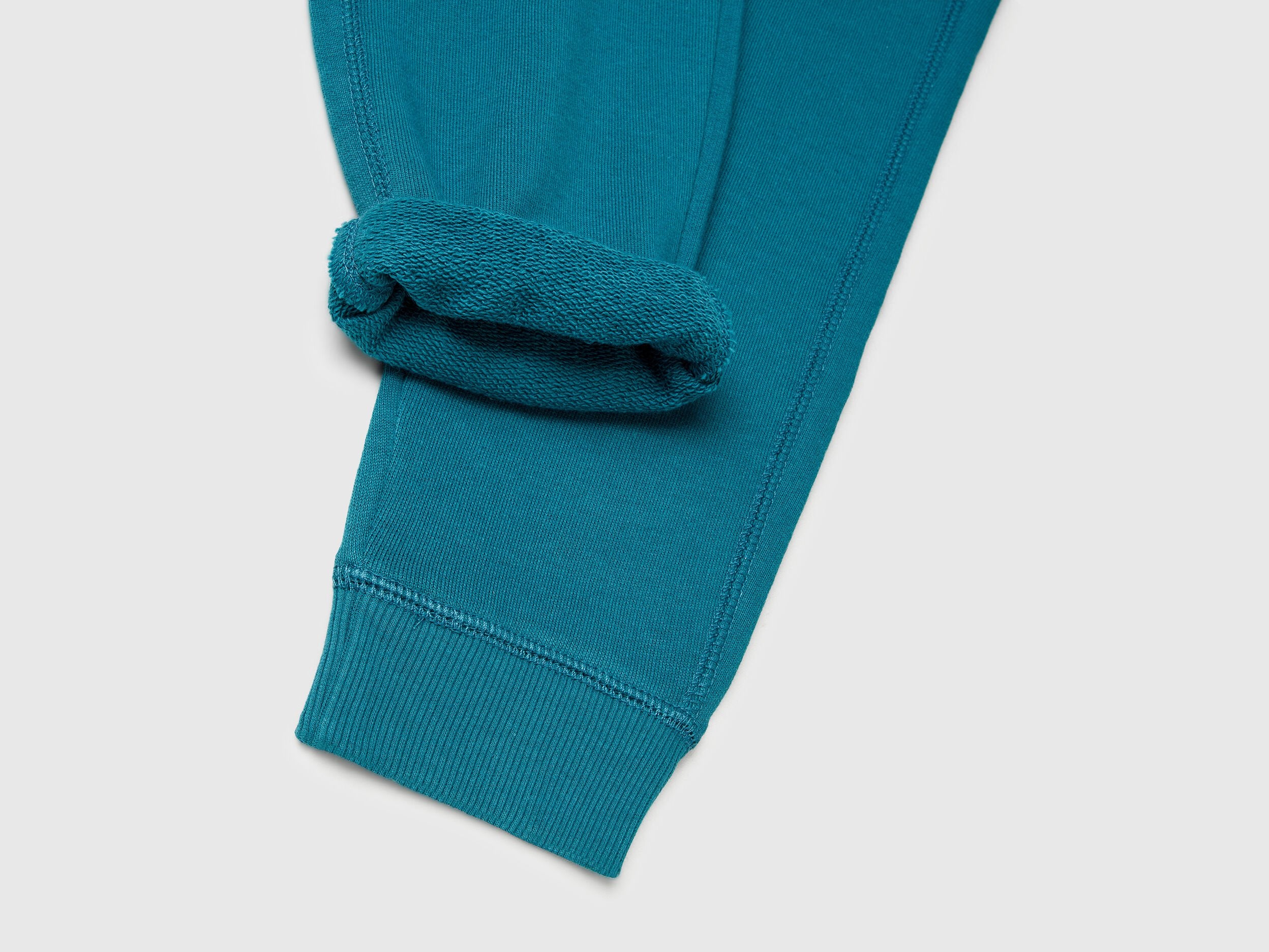 Benetton_Blue_Sweatpants with Logo_3J68CF058_3C5_03