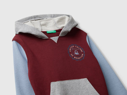 Benetton_Burgundy_Hoodie with Pocket and Hood_3J68G2014_901_03