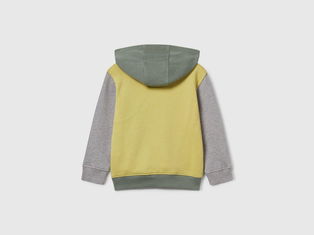 Benetton_Olive Green_Hoodie with Pocket and Hood_3J68G2014_902_02