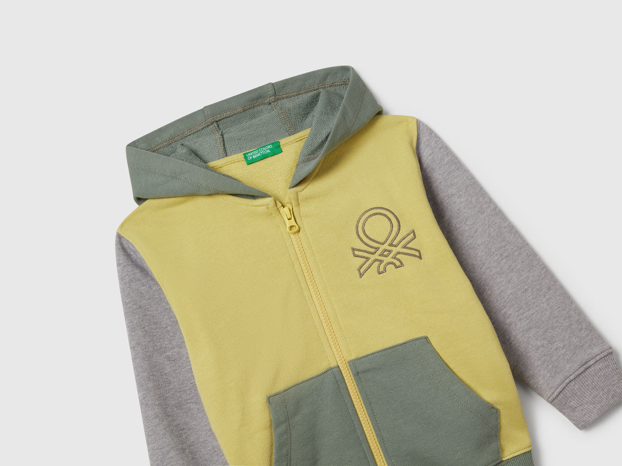 Benetton_Olive Green_Hoodie with Embroidery_3J68G503V_902_03