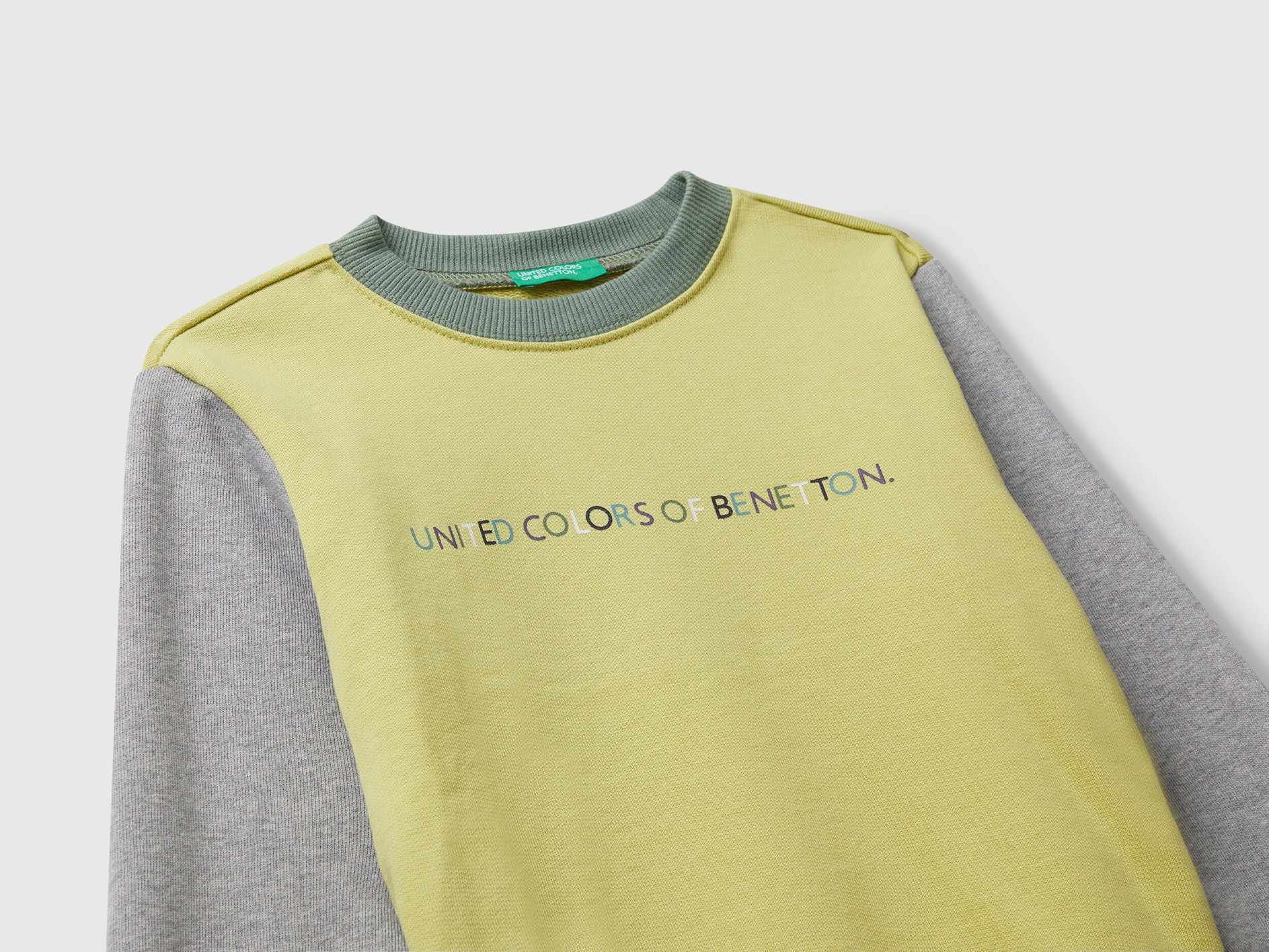 Benetton_Olive Green_Regular Fit Sweatshirt with Print_3J70G10JY_902_03