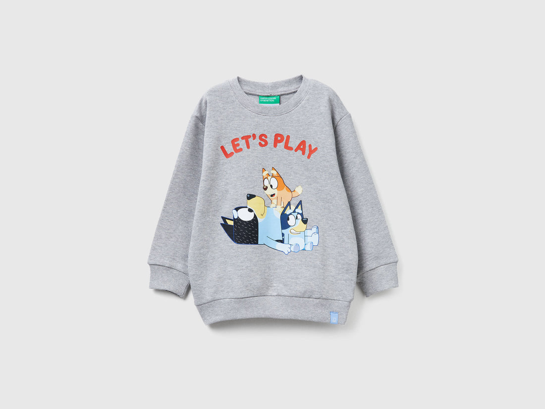 Benetton_Light Gray_Sweatshirt with Bluey Print ©Ludo Studio_3J70G10KF_501_01