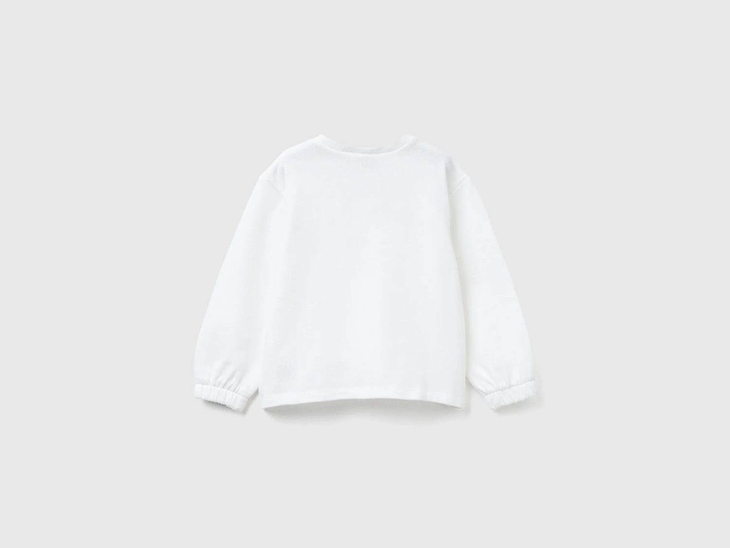 Benetton_Creamy White_Sweatshirt with Bluey ©Ludo Studio Print_3J70G10KG_074_02