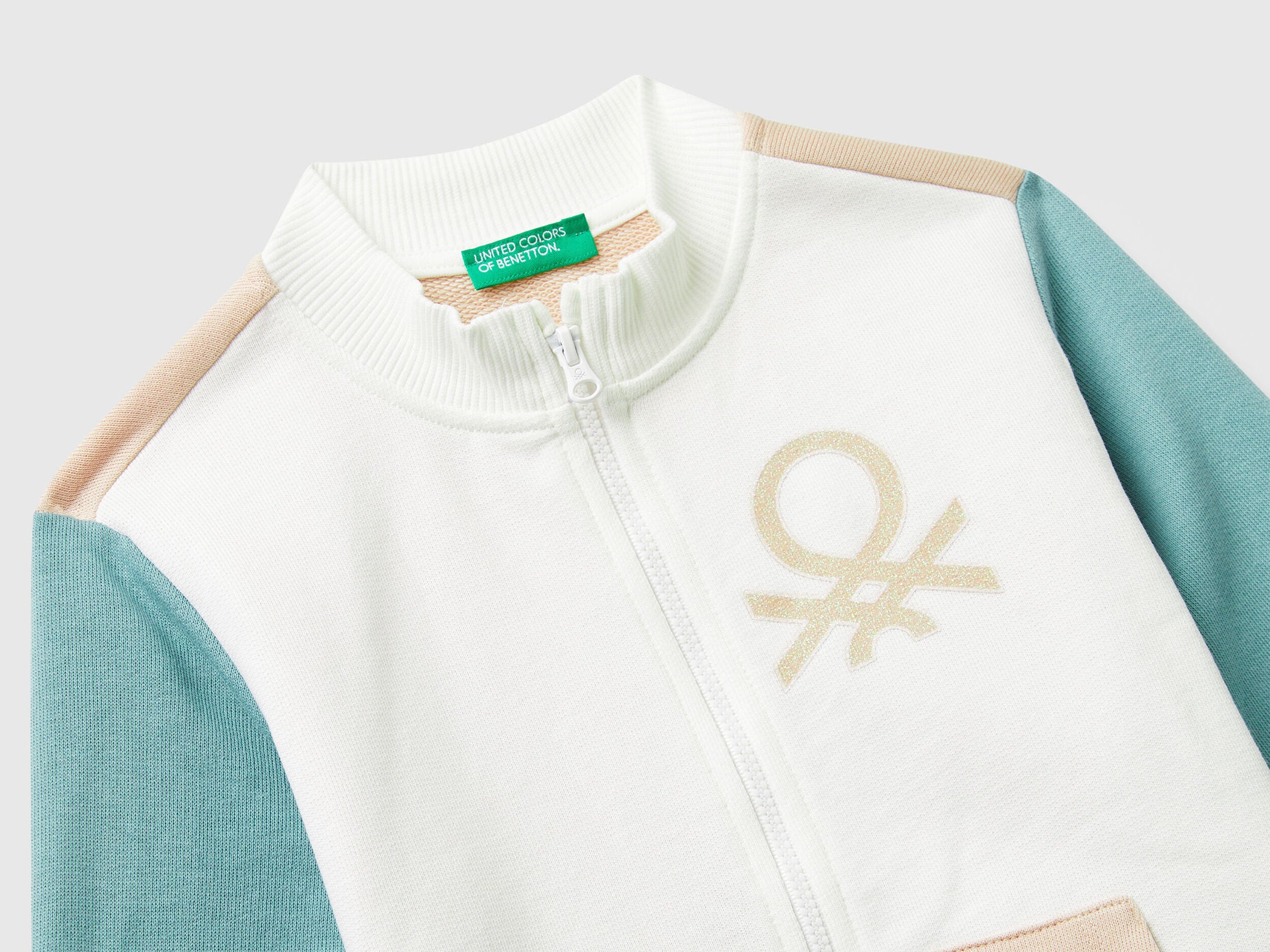 Benetton_Creamy White_Hoodie with Glittery Print_3J70G503U_903_03