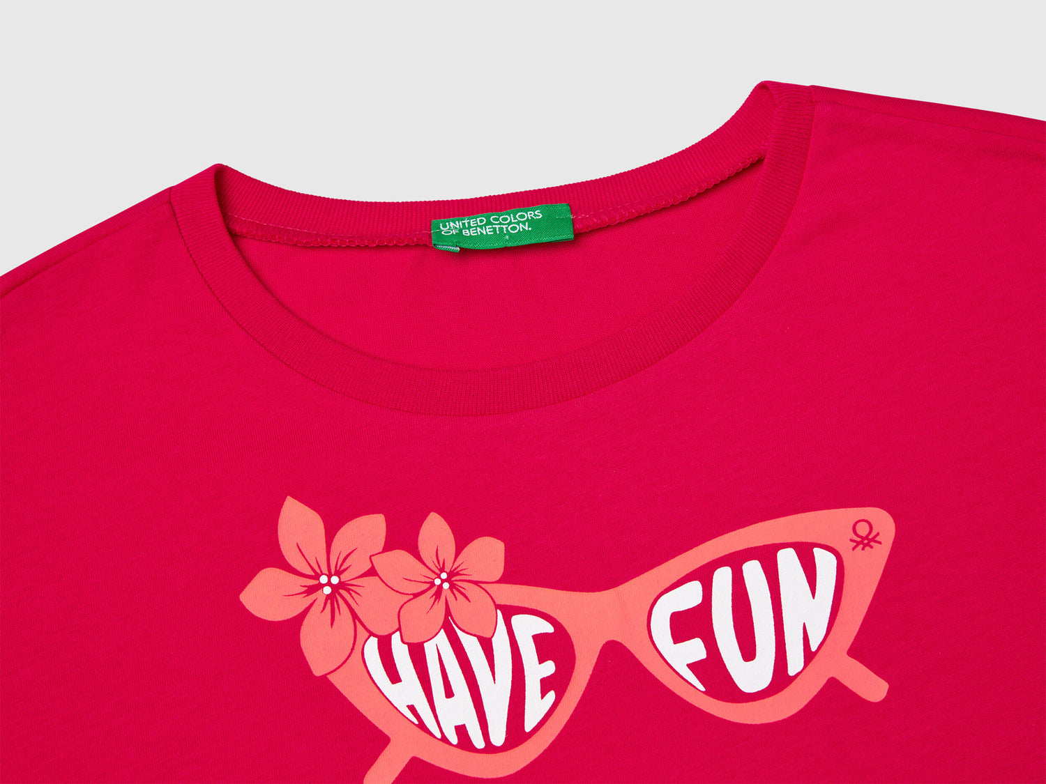 Benetton_T-Shirt with Neon Print_3JERC10PB_02E_03