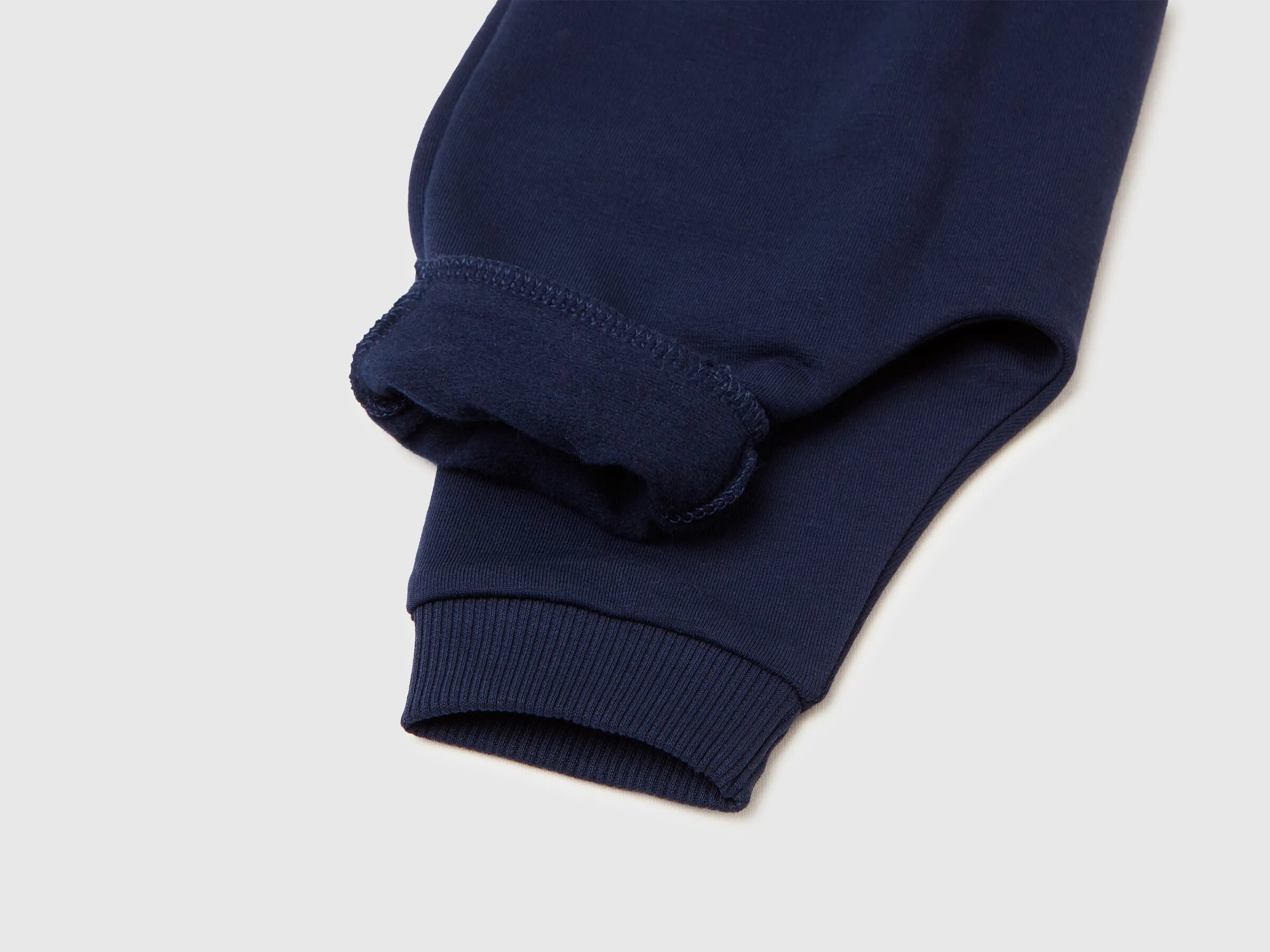 Benetton_Blue_Warm Sweat Trousers with Pocket_3K1CAF02J_252_03