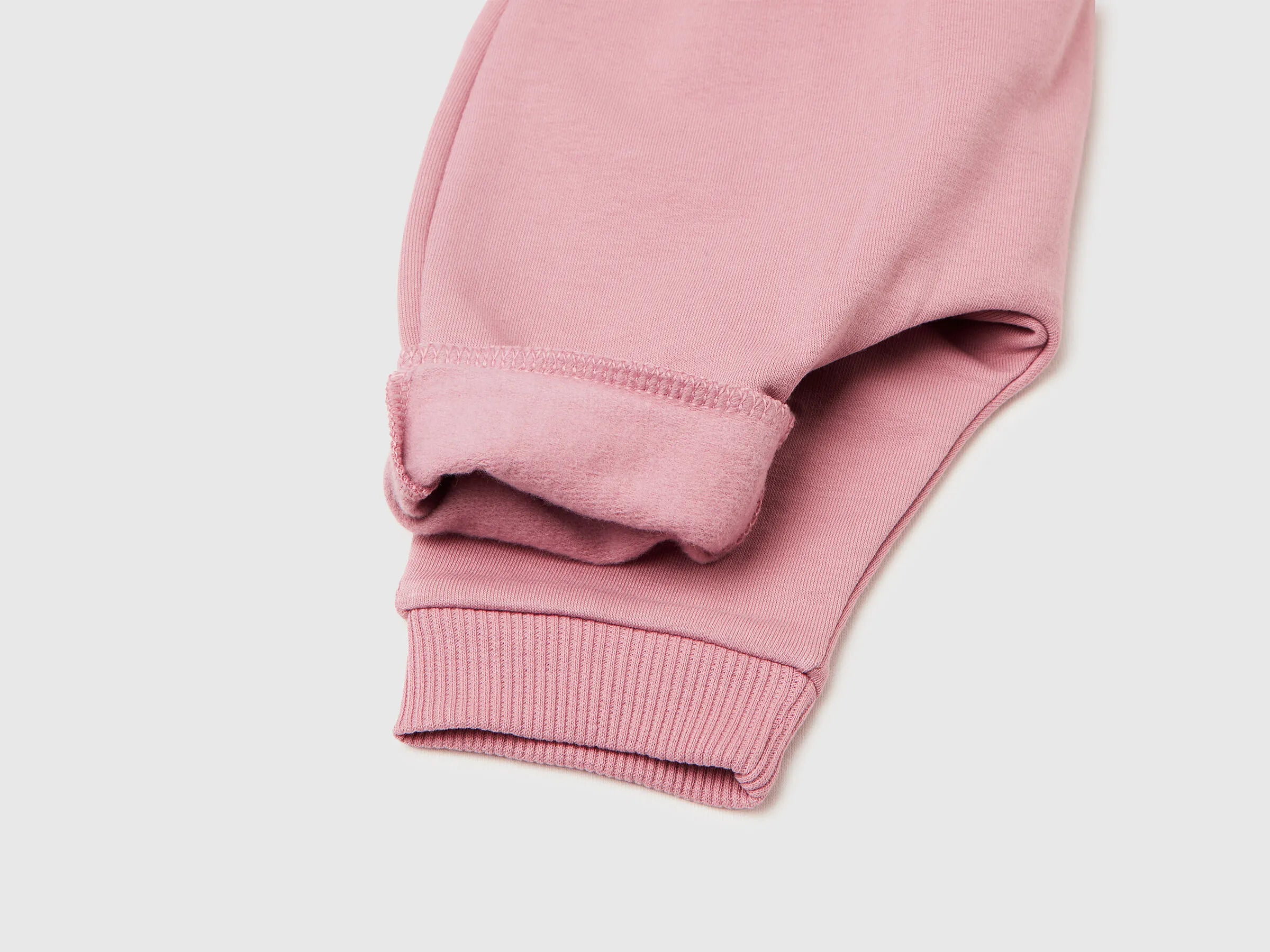 Benetton_Mauve_Warm Sweat Trousers with Pocket_3K1CAF02J_25U_03