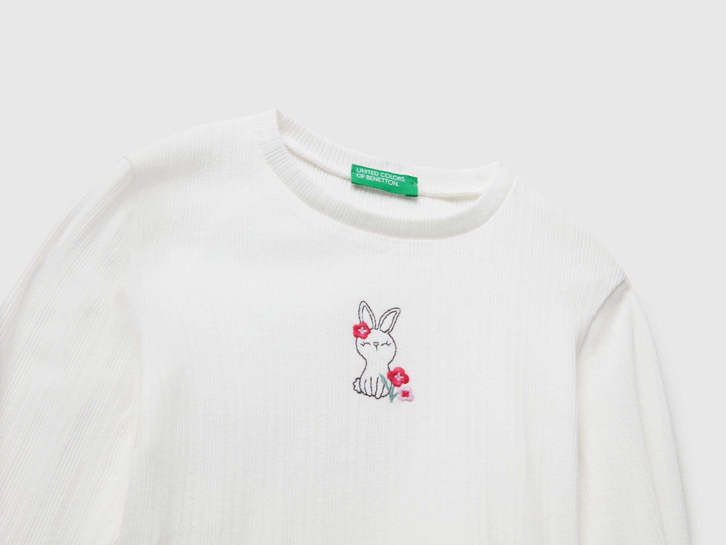 Benetton_Creamy White_T-Shirt with Embroidery_3KIEG10KK_074_03