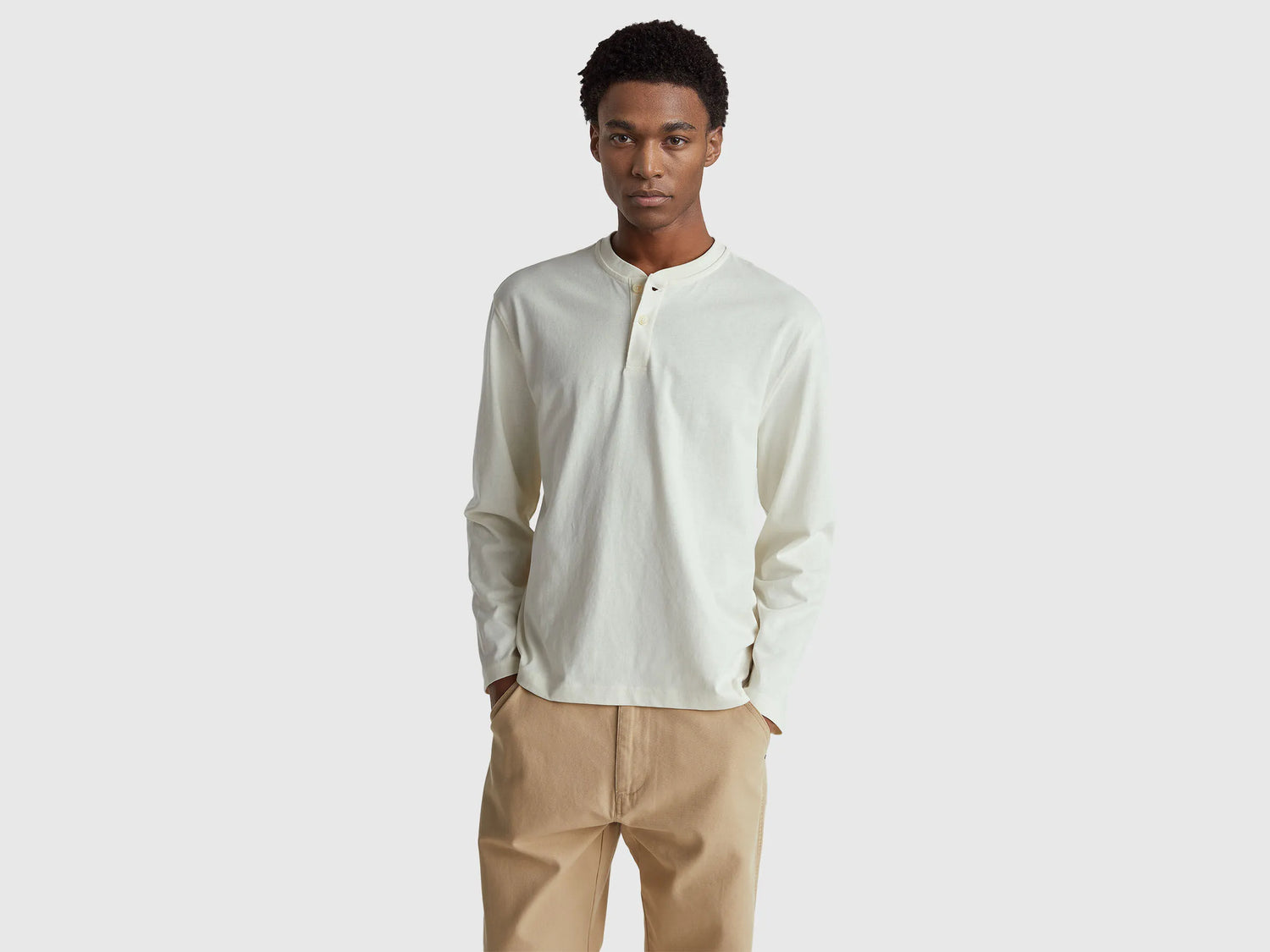Benetton_Creamy White_T-Shirt with Henley Collar_3L6PU10B6_0R2_01