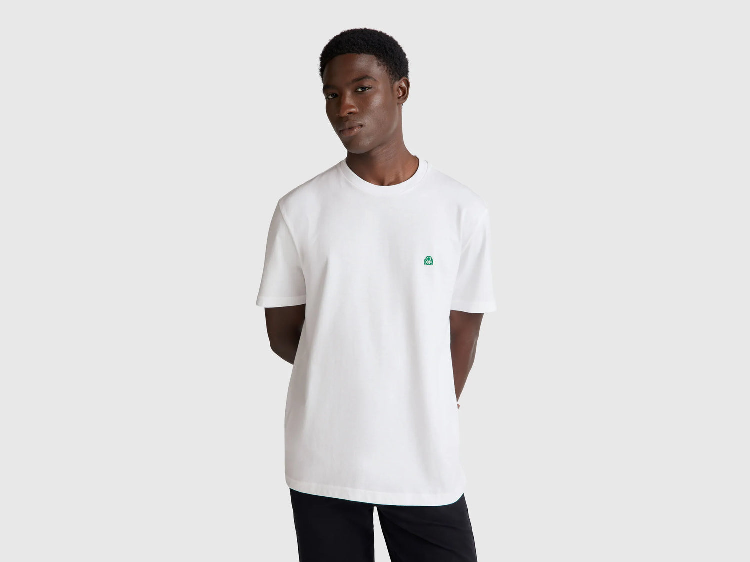 Benetton White Men Basic Cotton T-Shirt SKU: 3MI5J1AF7_101 Image 01