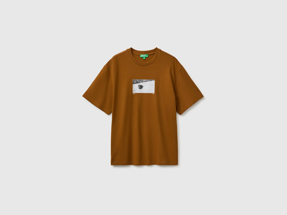 Benetton Brown Men Relaxed-Fit Printed T-Shirt in Organic Cotton SKU: 3MI5U10CU_30D Image 01