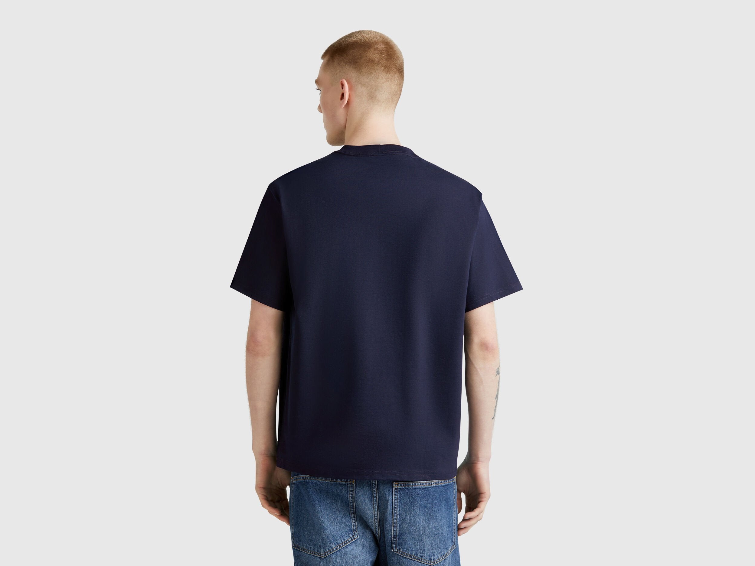 Benetton_Oversized T-Shirt with Logo Embroidery_3MI6U109O_616_02