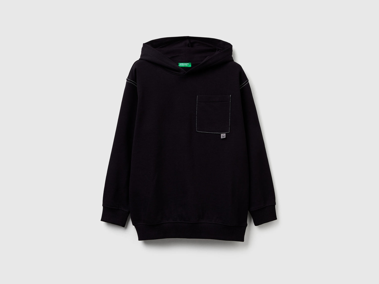 Benetton_Black_Oversized Sweatshirt with Bold Print_3NBMC205A_100_01