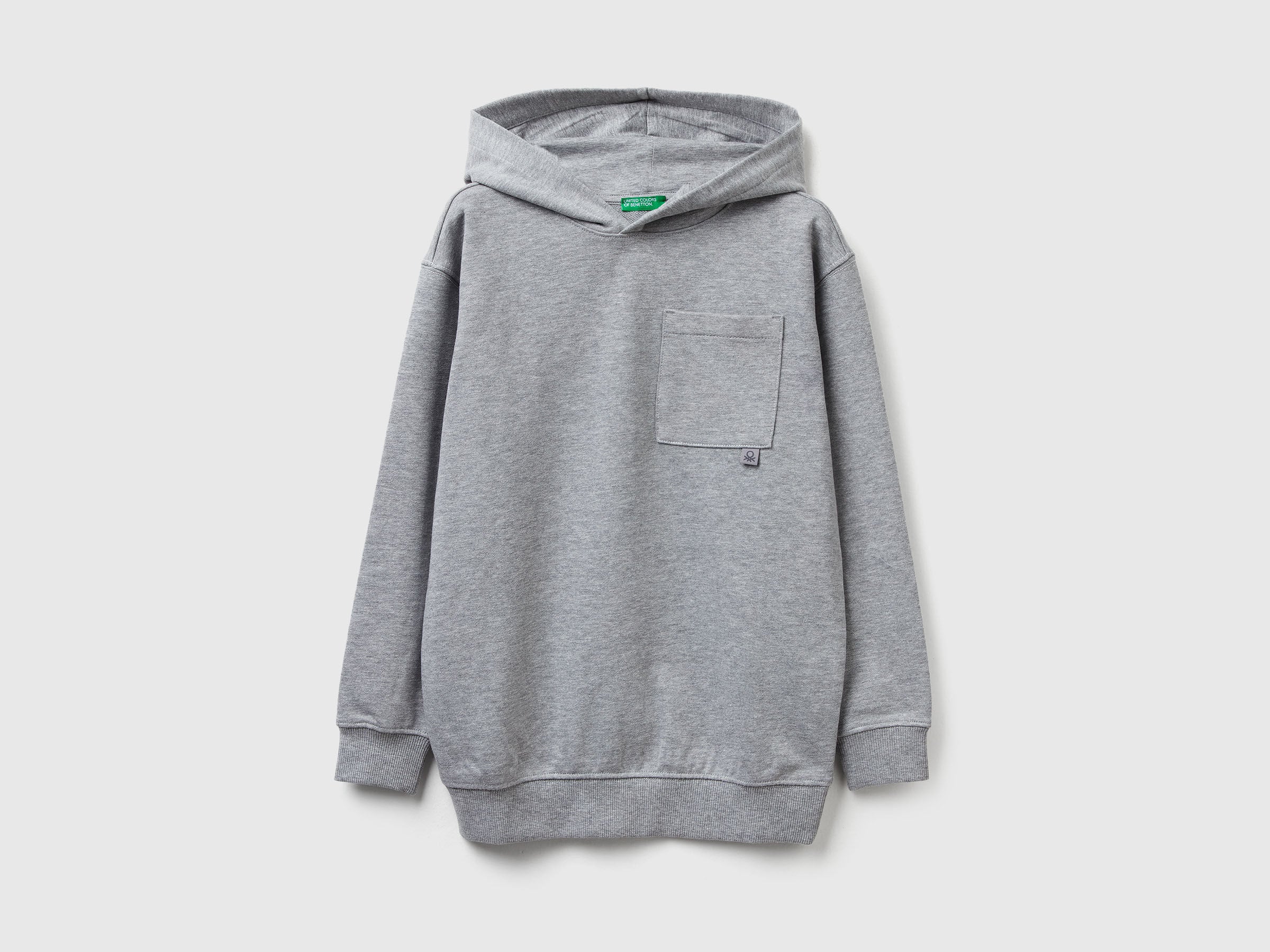 Benetton_Light Gray_Oversized Sweatshirt with Bold Print_3NBMC205A_501_01