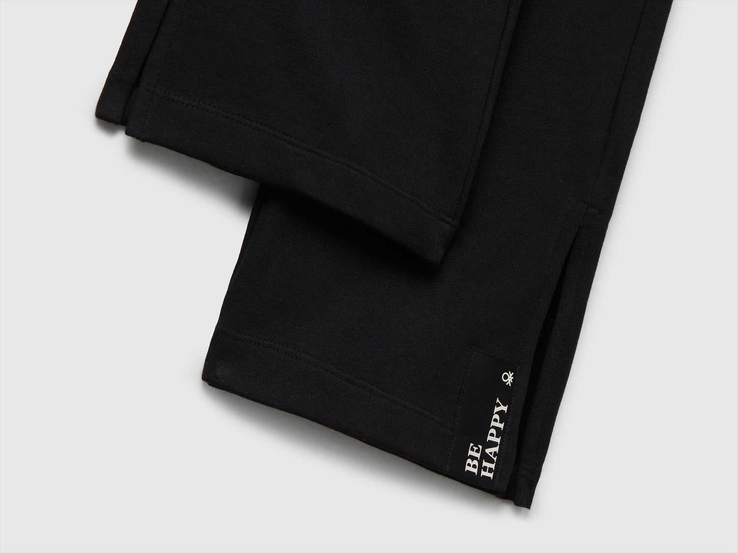 Benetton_Black_Wide Legged Sweatpants_3NBMCF06K_100_03