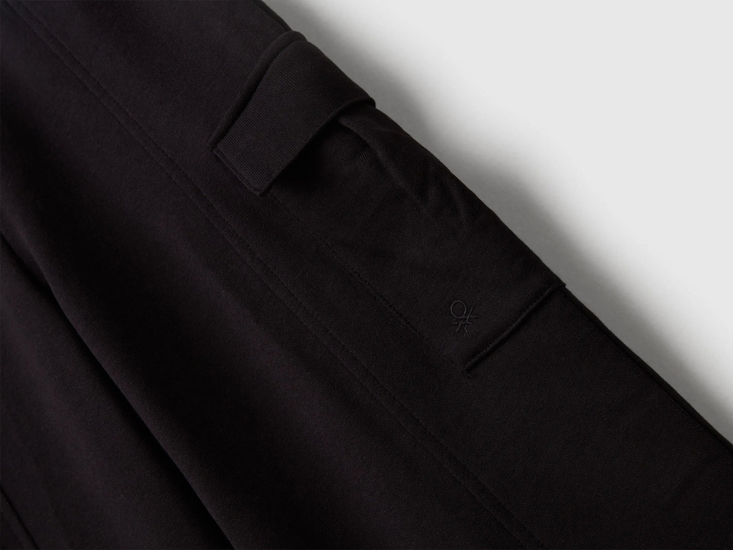 Benetton_Black_Wide Fit Cargo Trousers_3NBMCF06O_100_03