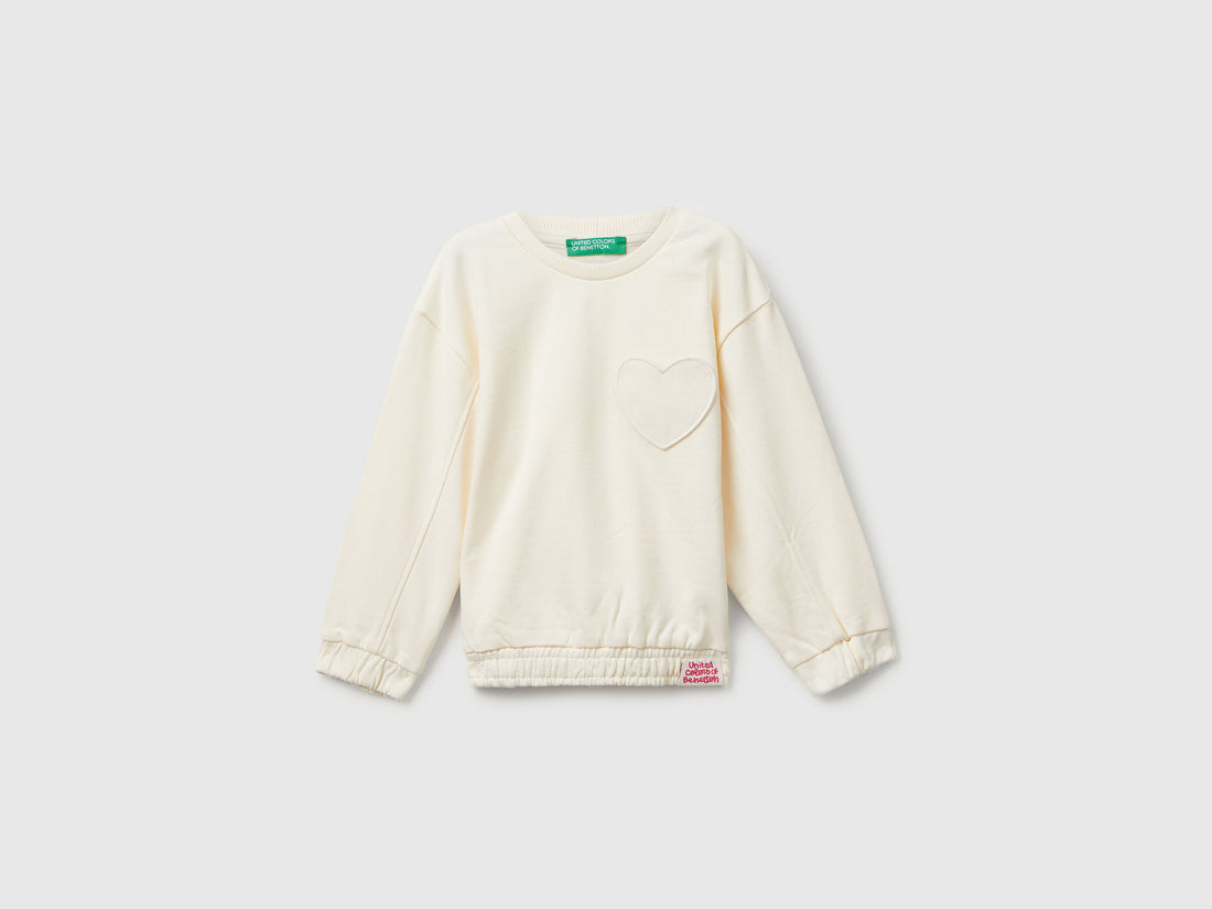 Benetton_Creamy White_Sweatshirt with Heart Patch_3NBMG10K2_0R2_01