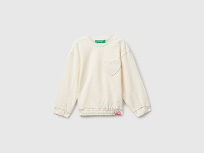 Benetton_Creamy White_Sweatshirt with Heart Patch_3NBMG10K2_0R2_01