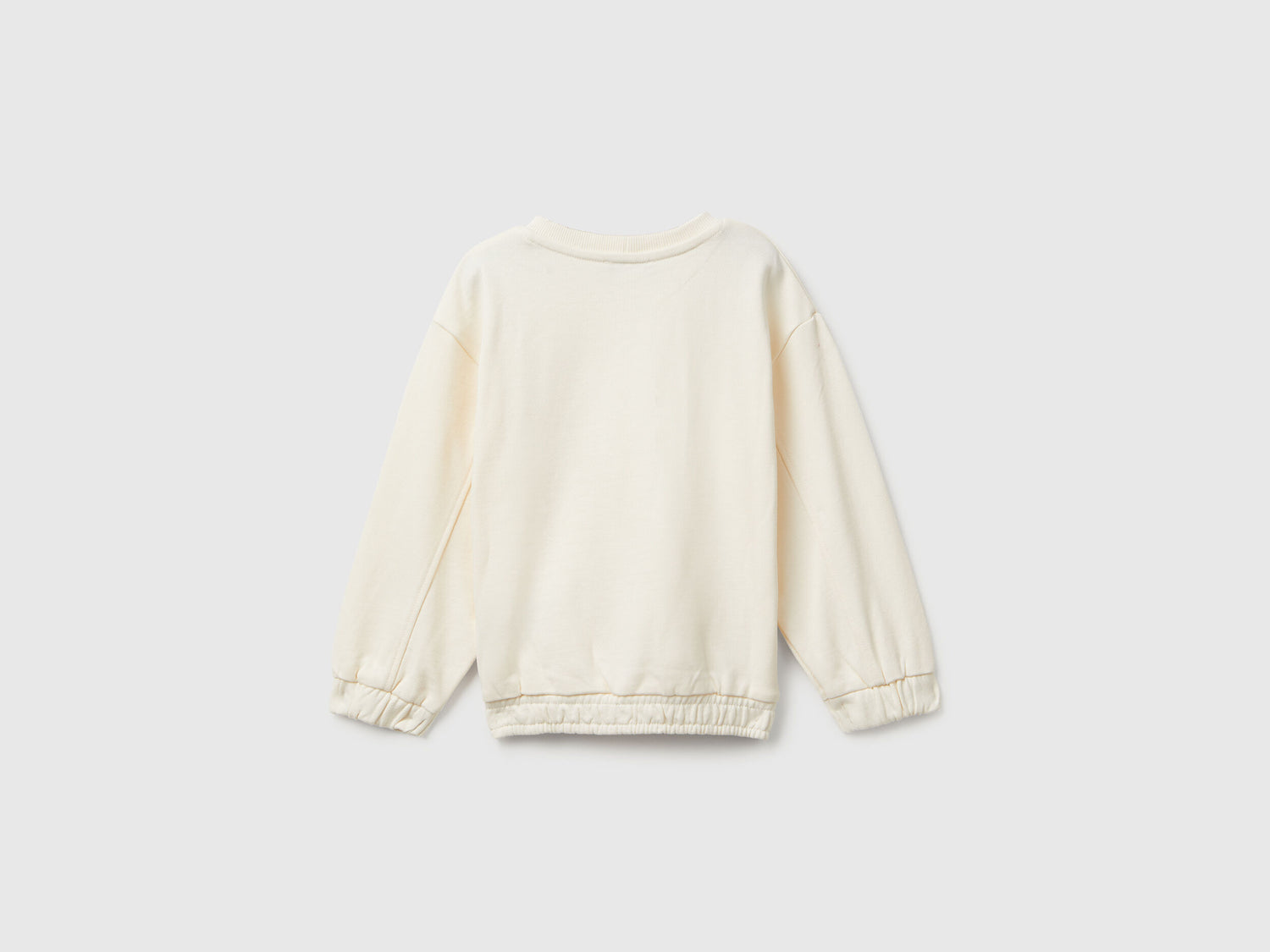 Benetton_Creamy White_Sweatshirt with Heart Patch_3NBMG10K2_0R2_02