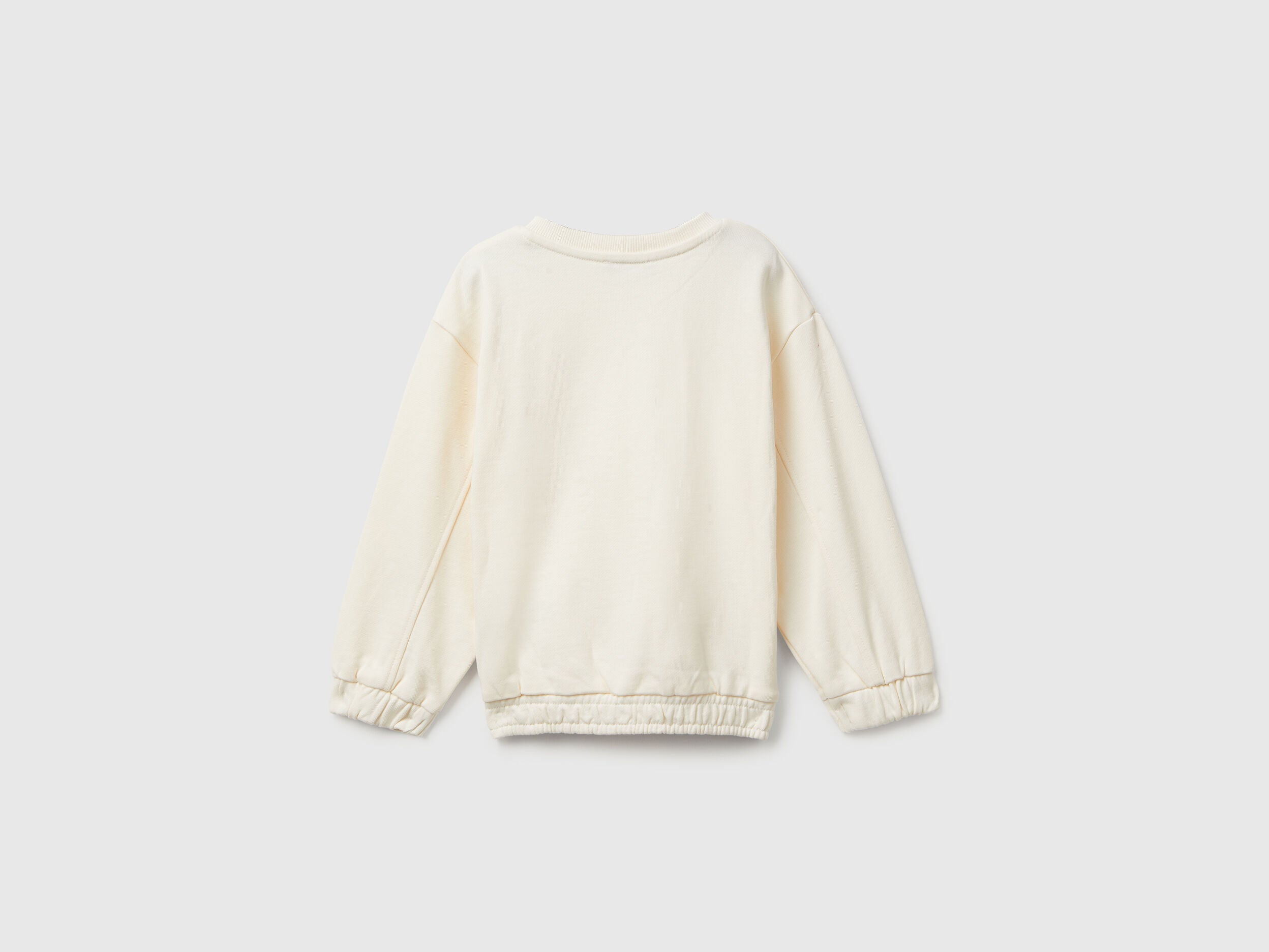 Benetton_Creamy White_Sweatshirt with Heart Patch_3NBMG10K2_0R2_02