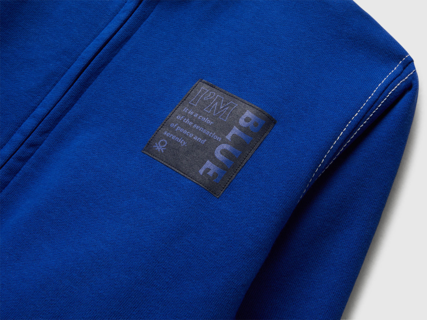 Benetton_Bright Blue_Zip-Up Sweatshirt with Thick Print_3NBMG5042_19R_03