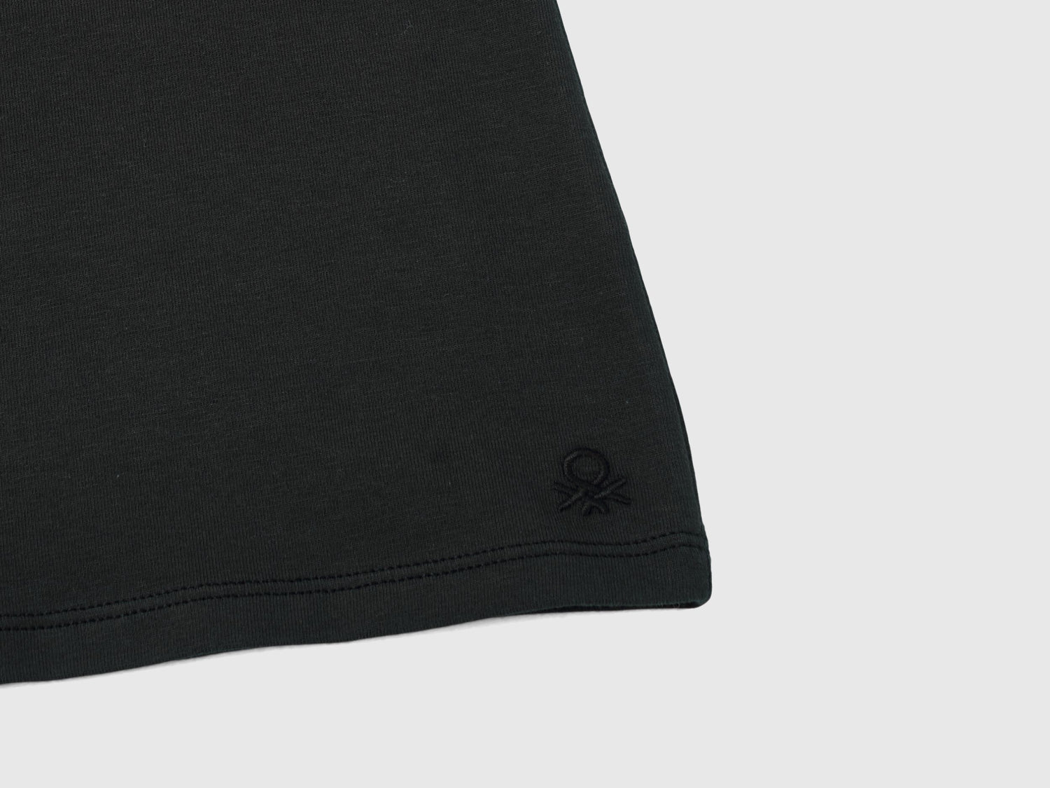 Benetton_Black_Stretch T-Shirt with High Neck_3P4ZC202N_100_03
