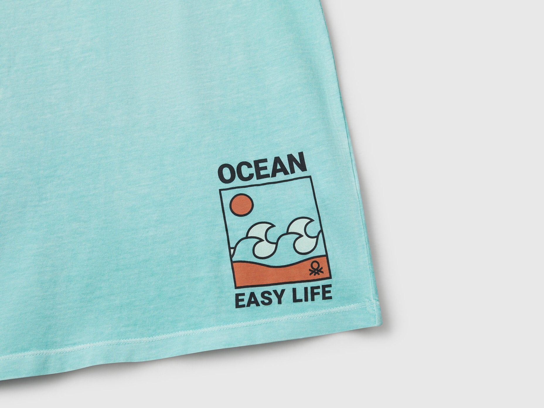 Benetton_T-Shirt with Print on Front and Back_3PCMC10N7_78T_03