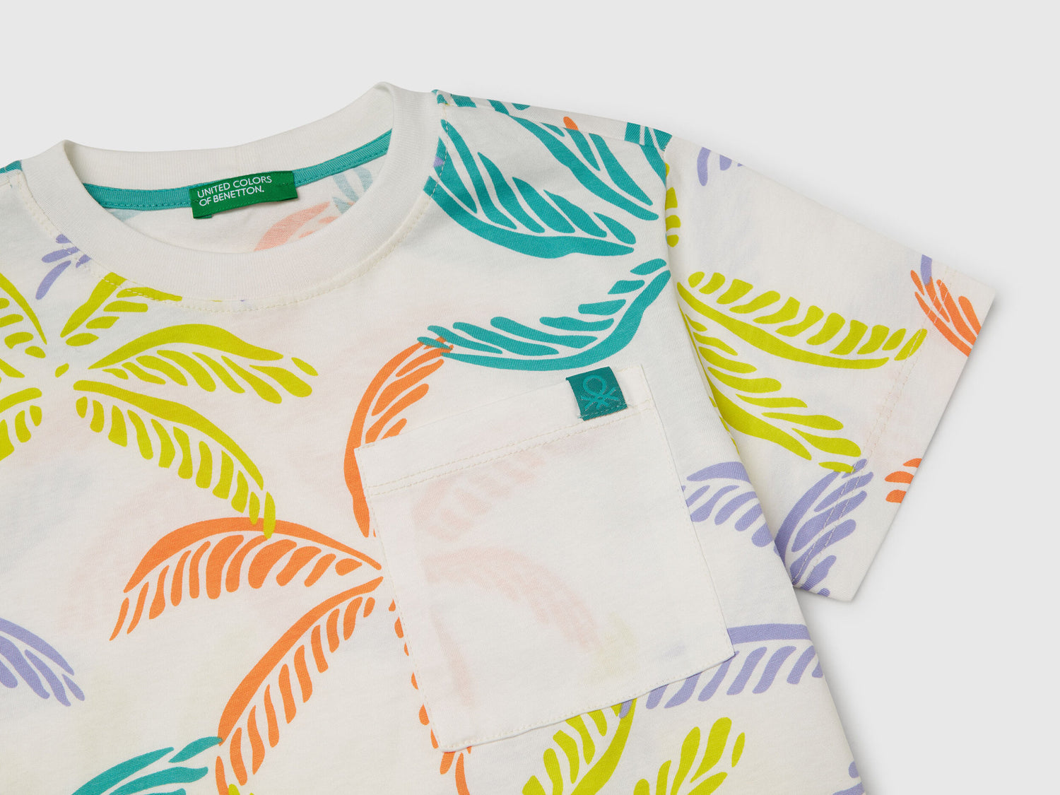 Benetton_White T-Shirt with Tropical Print_3PDQG10JN_75E_03