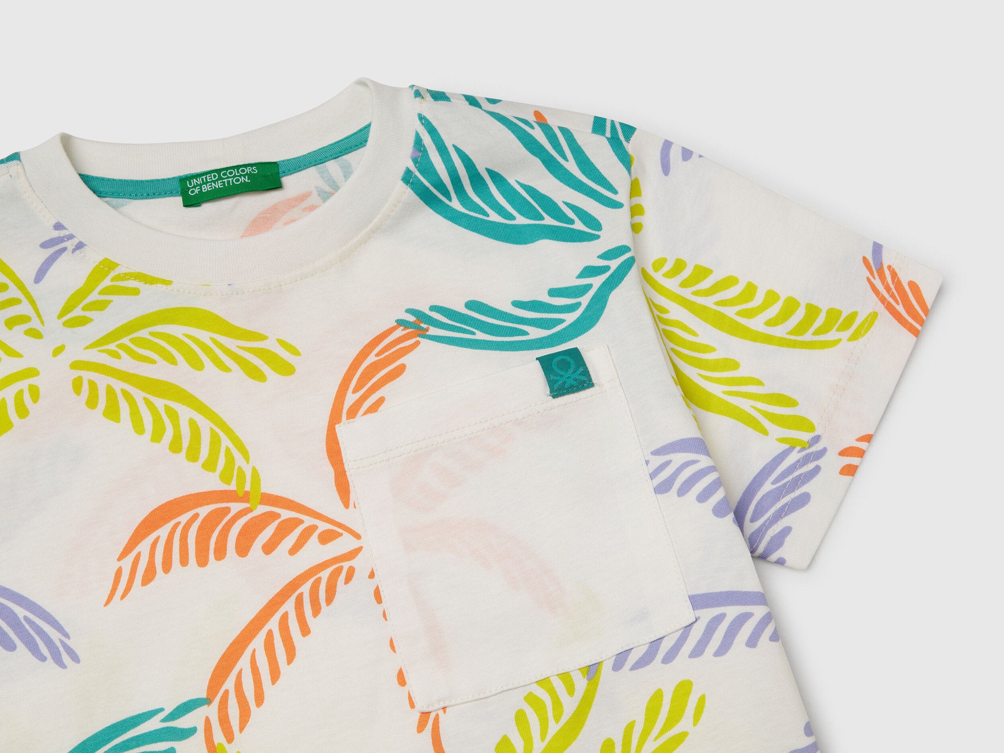 Benetton_White T-Shirt with Tropical Print_3PDQG10JN_75E_03
