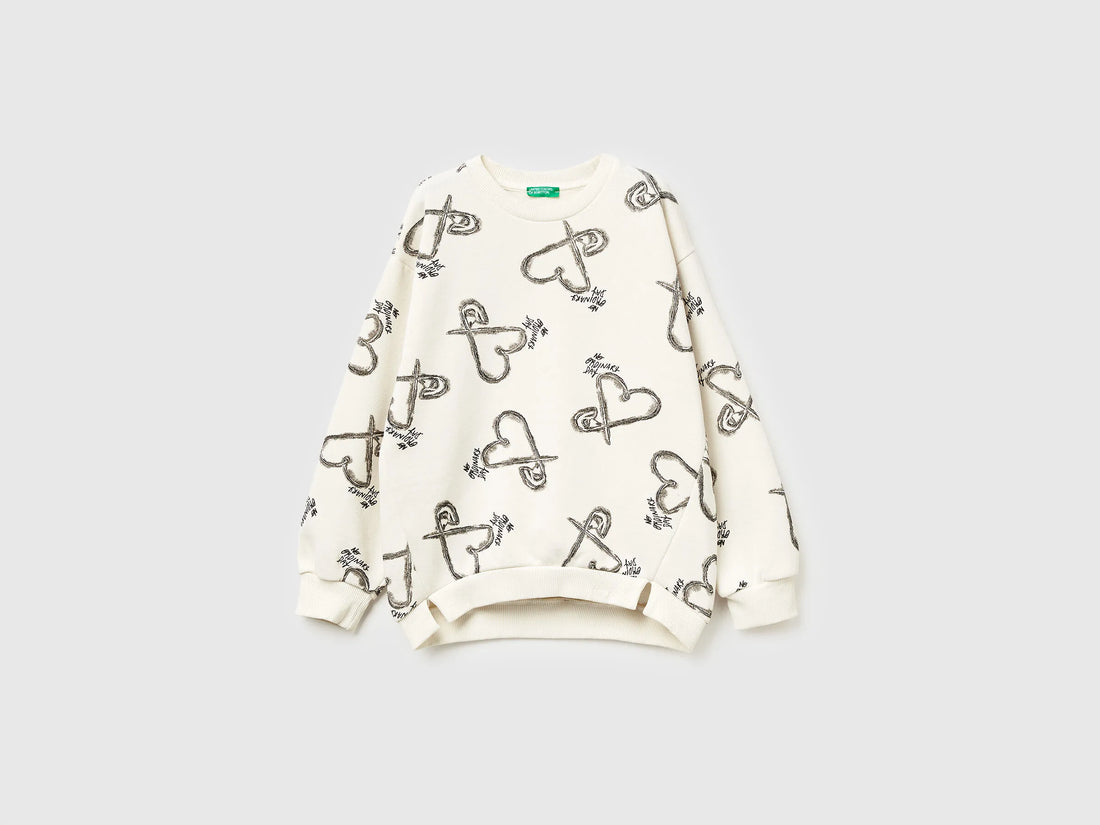 Benetton_Creamy White_White Sweatshirt with Heart Print_3QHCC10RS_69Q_01