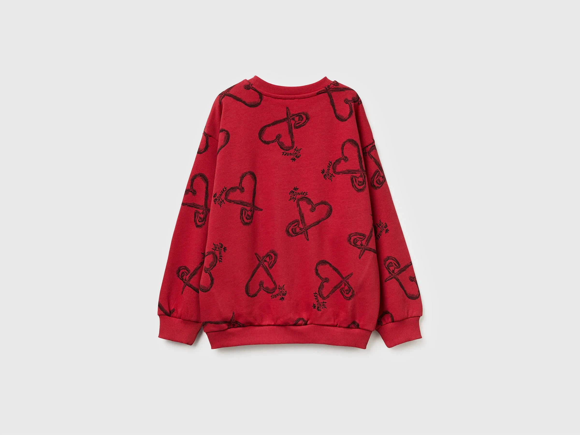 Benetton_Red_Burgundy Sweatshirt with Heart Print_3QHCC10RS_69R_02