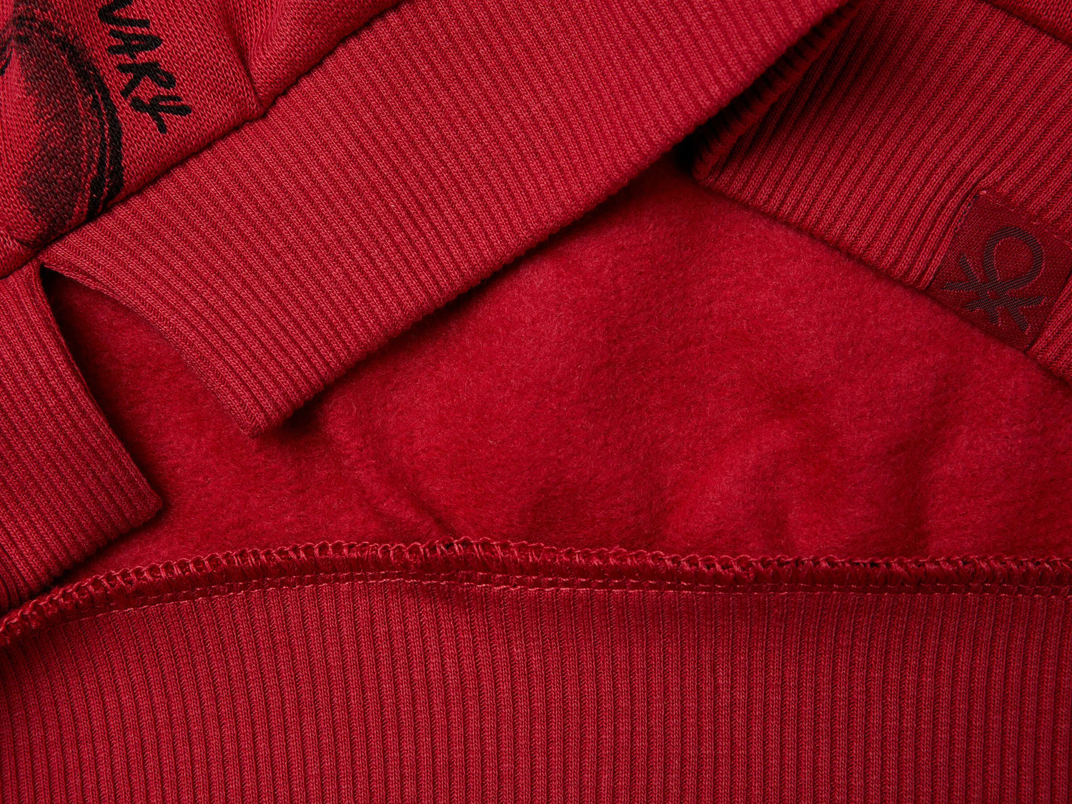 Benetton_Red_Burgundy Sweatshirt with Heart Print_3QHCC10RS_69R_03