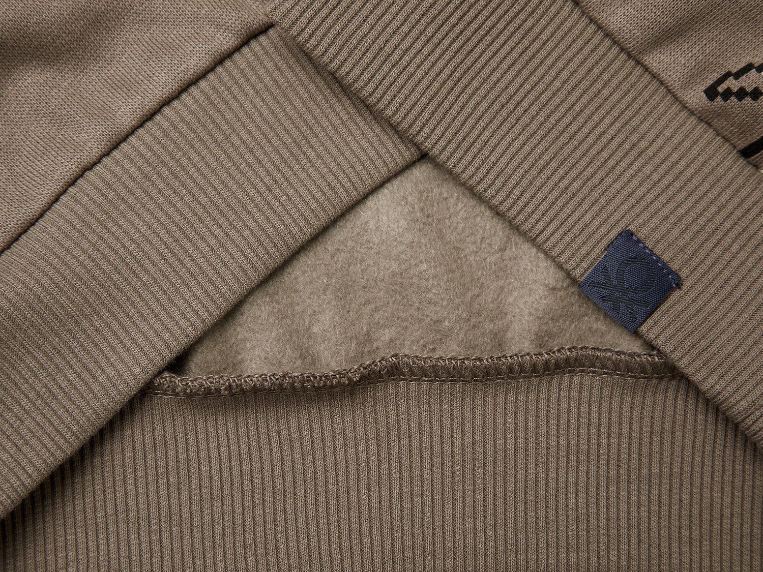 Benetton_Dove Gray_Regular Fit Sweatshirt with Print_3QHCG10KX_68U_03