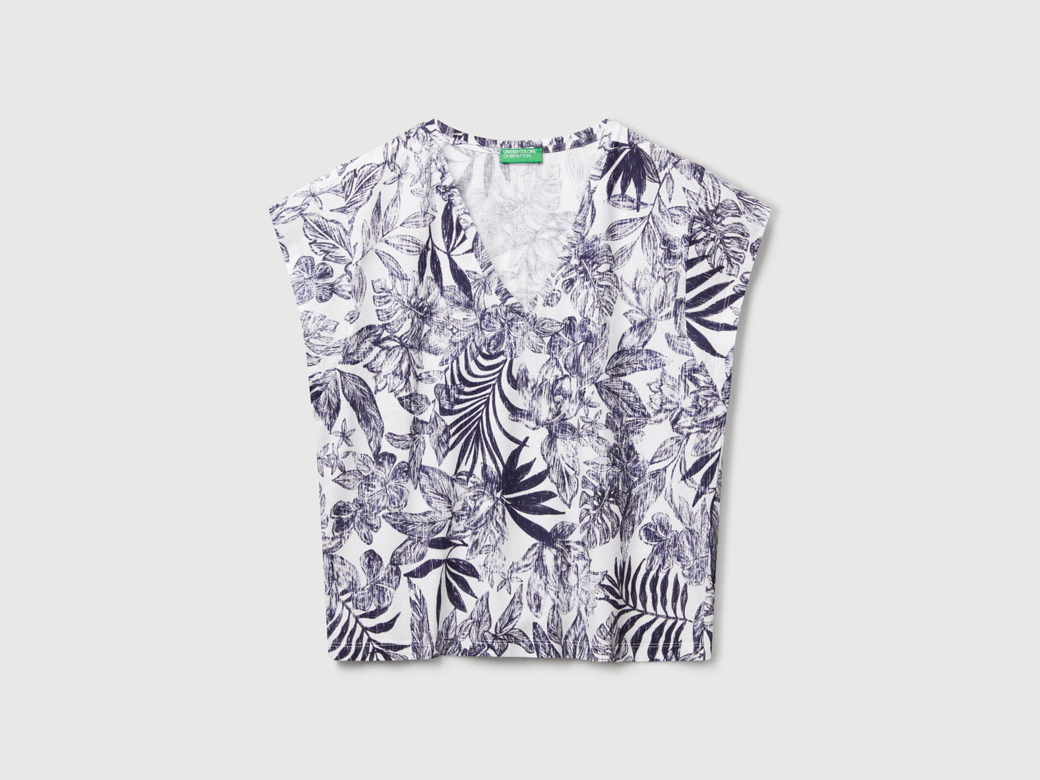 Benetton_T-Shirt with Floral Print_3SEBD10AE_71T_03