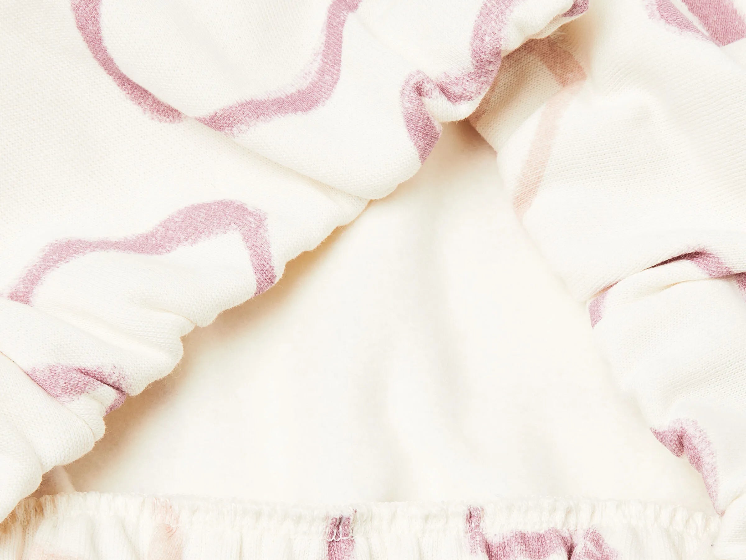 Benetton_White_Sweatshirt with Hearts Print_3TIKG10LE_70J_03