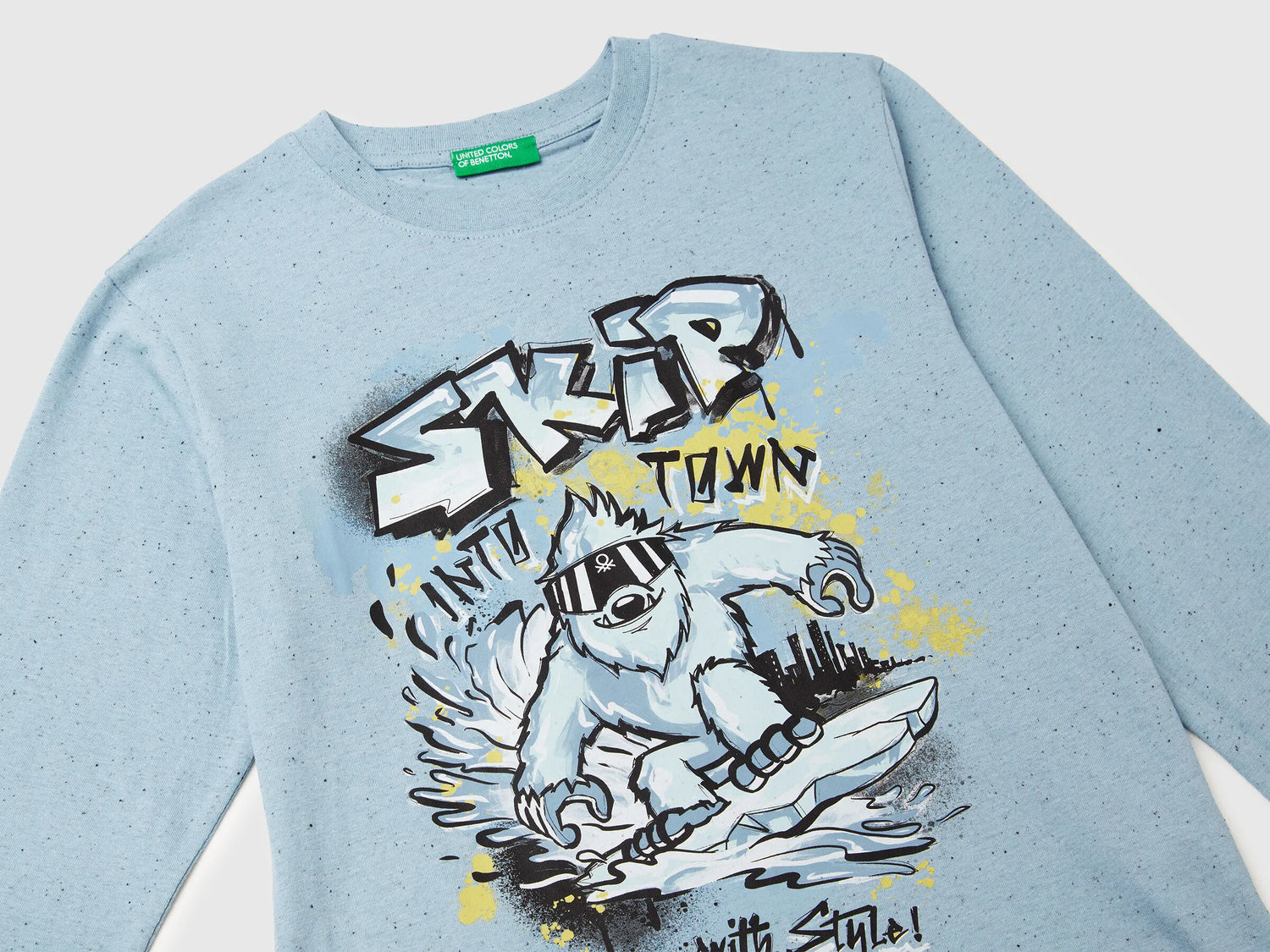 Benetton_Light Blue_T-Shirt with Graffiti Print_3U5YC10R6_902_03