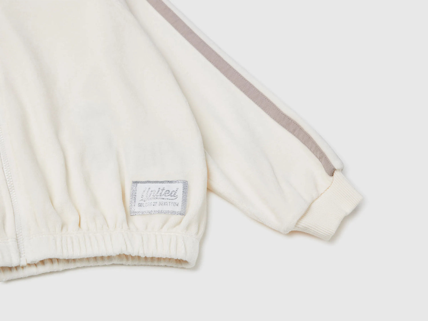 Benetton_Creamy White_Sweatshirt in Chenille with High Neck_3UAPC505Q_0R2_03