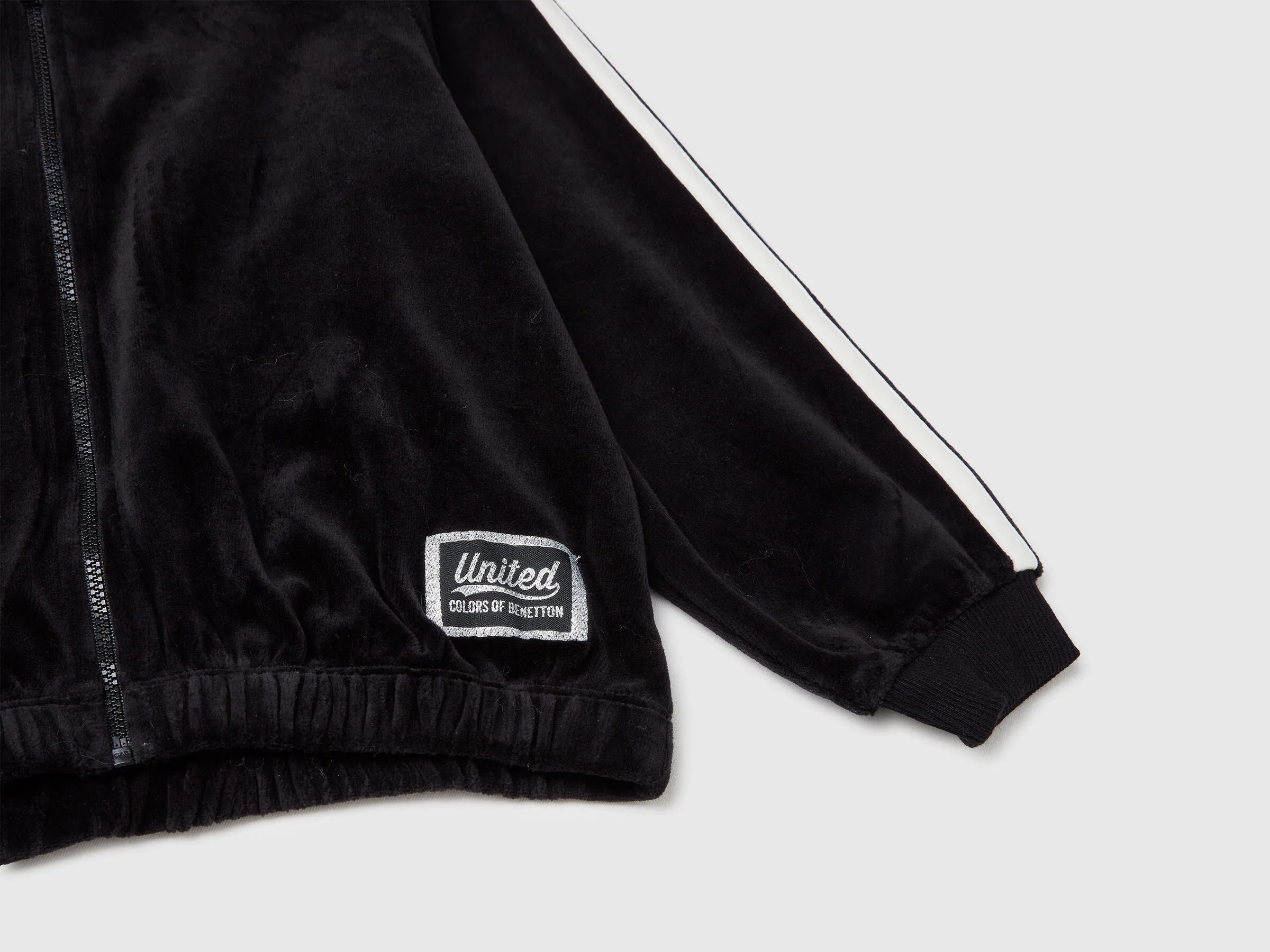 Benetton_Black_Sweatshirt in Chenille with High Neck_3UAPC505Q_100_03