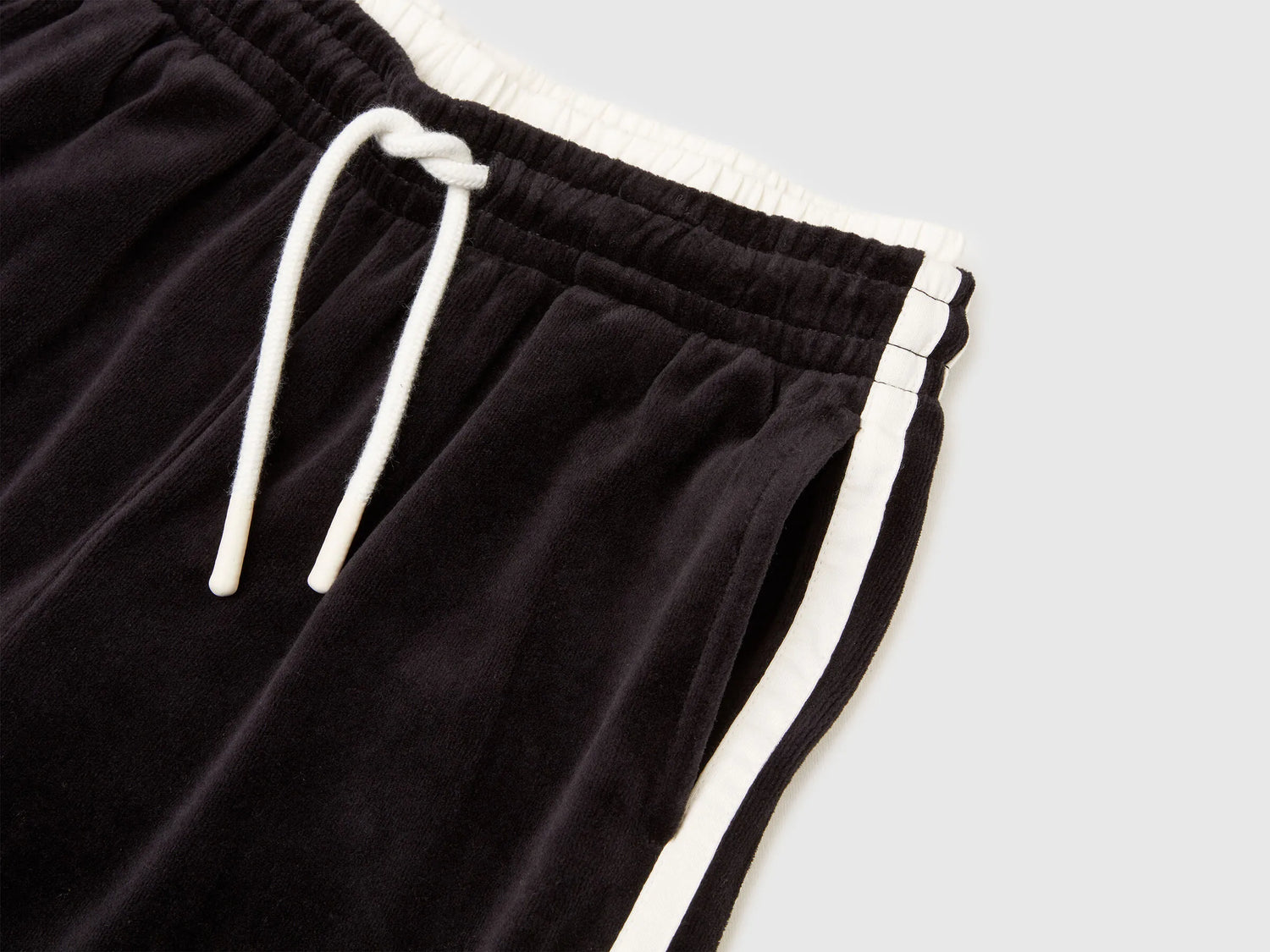 Benetton_Black_Wide Chenille Trousers_3UAPCF06T_100_03