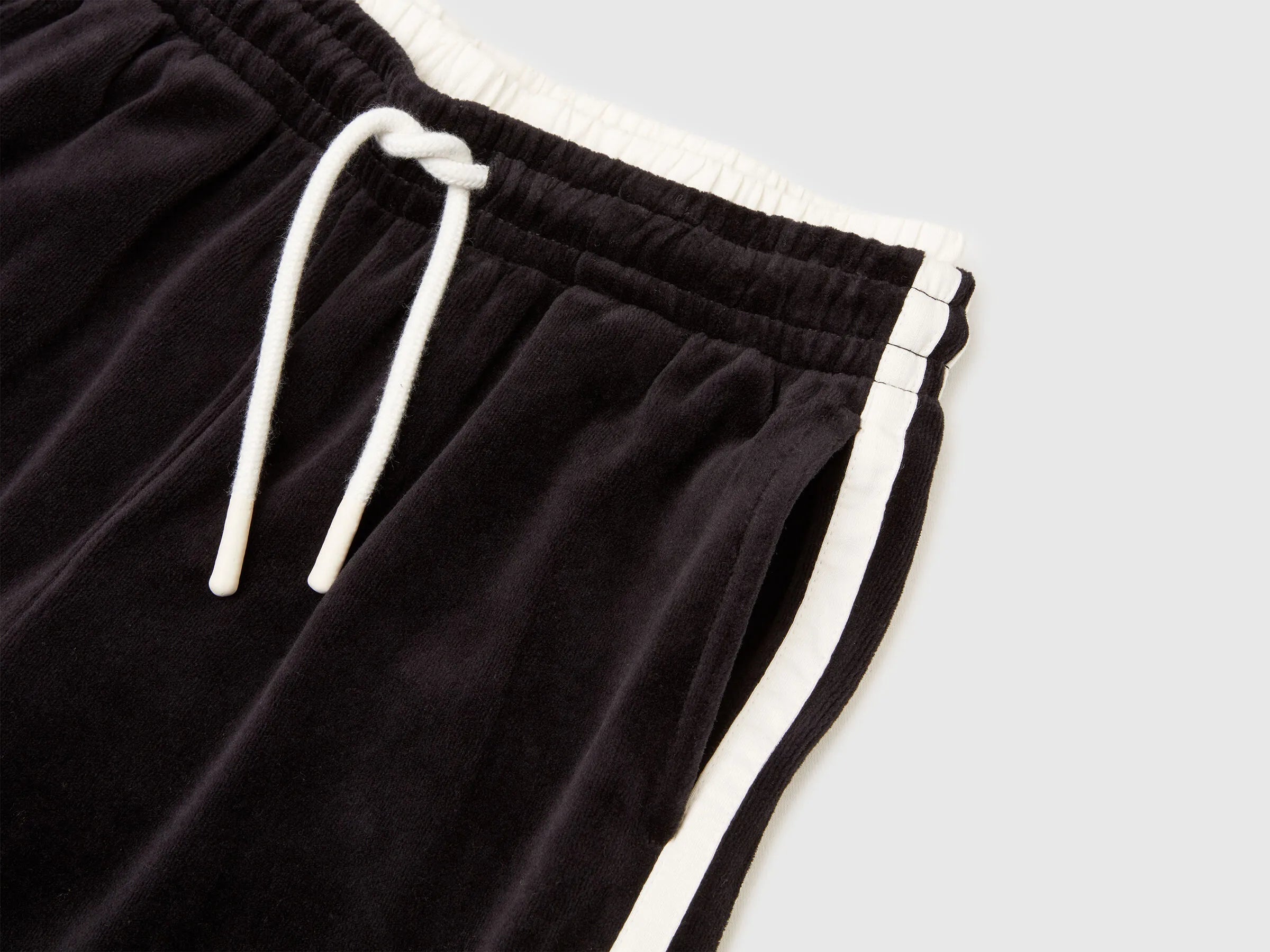 Benetton_Black_Wide Chenille Trousers_3UAPCF06T_100_03