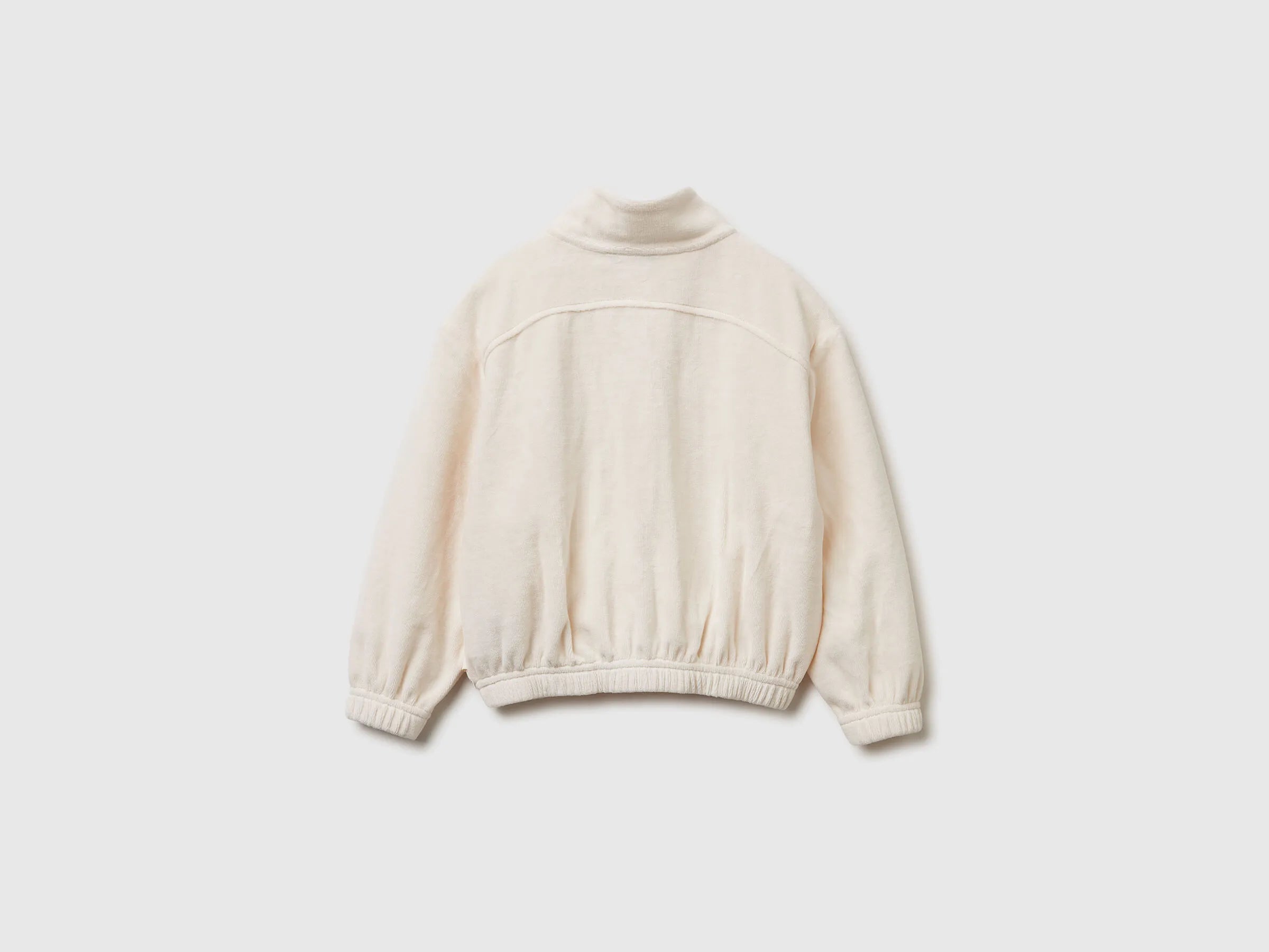 Benetton_Creamy White_Sweatshirt with Heart Embroidery_3UAPG5047_0R2_02