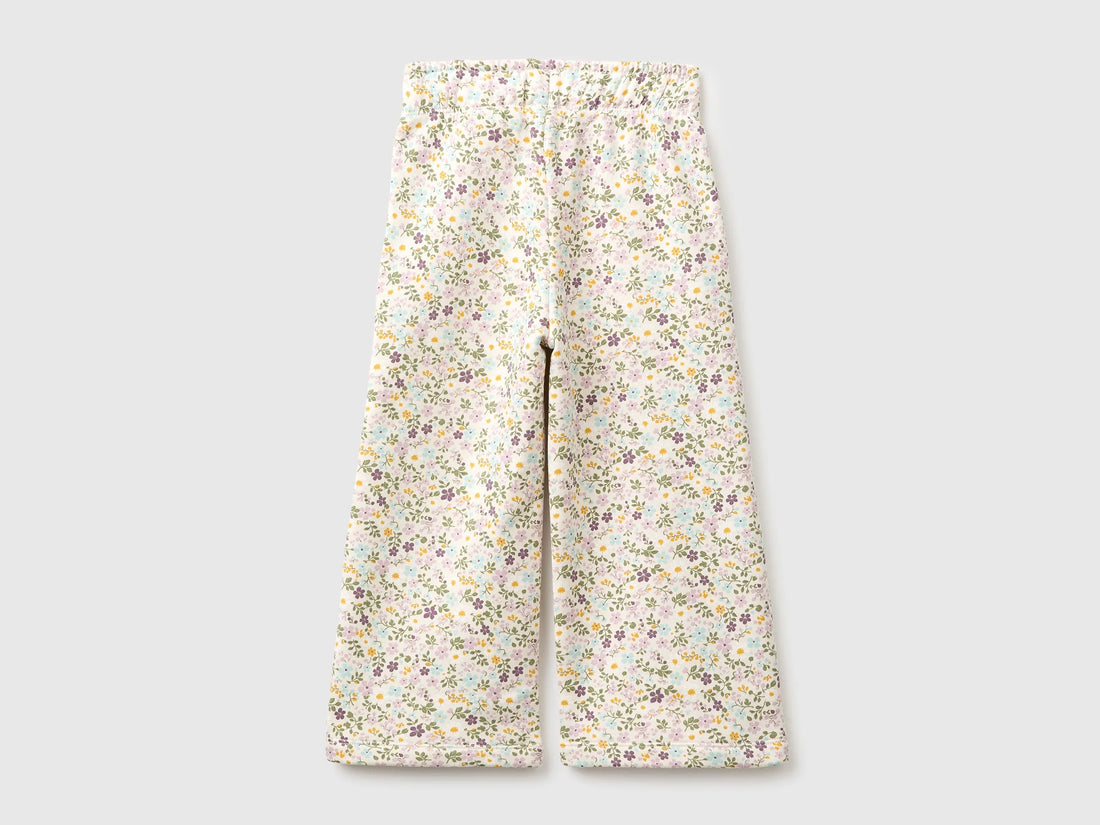 Benetton Creamy White Girls Wide-Leg Trousers in Printed Sweatshirt SKU: 3UHCGF05R_901 Image 02