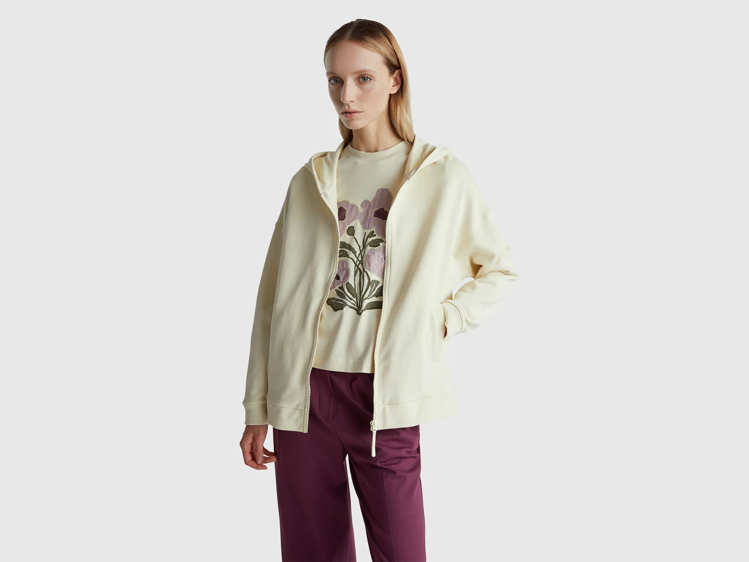 Benetton_Creamy White_100% Cotton Sweatshirt with Zip and Hood_3UNID500R_3C9_01