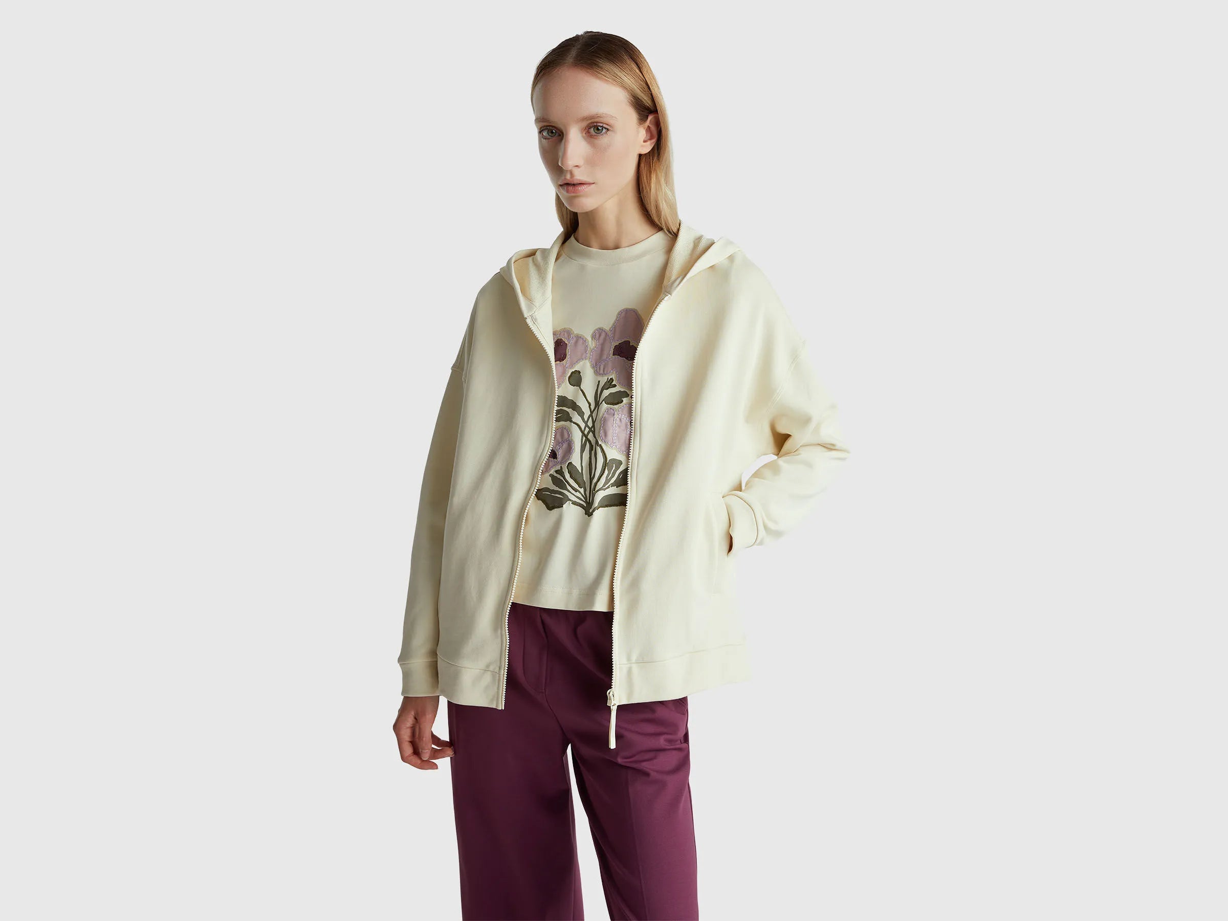 Benetton_Creamy White_100% Cotton Sweatshirt with Zip and Hood_3UNID500R_3C9_01