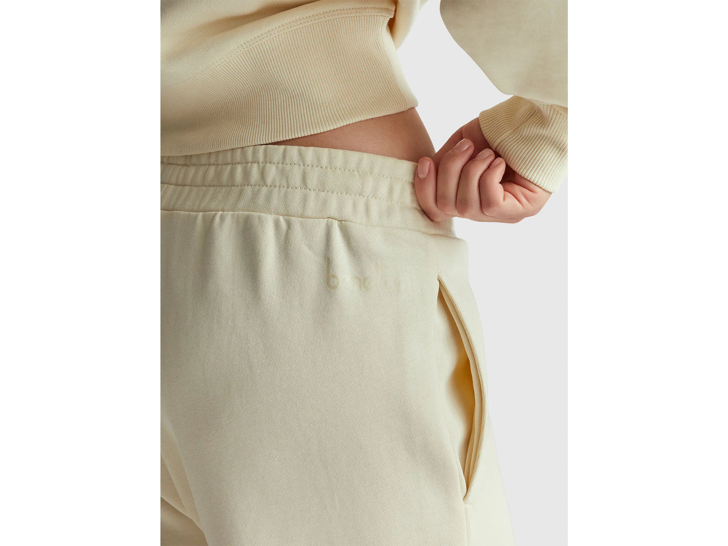 Benetton_Creamy White_Pure Cotton Joggers_3UNIDF01A_3C9_04